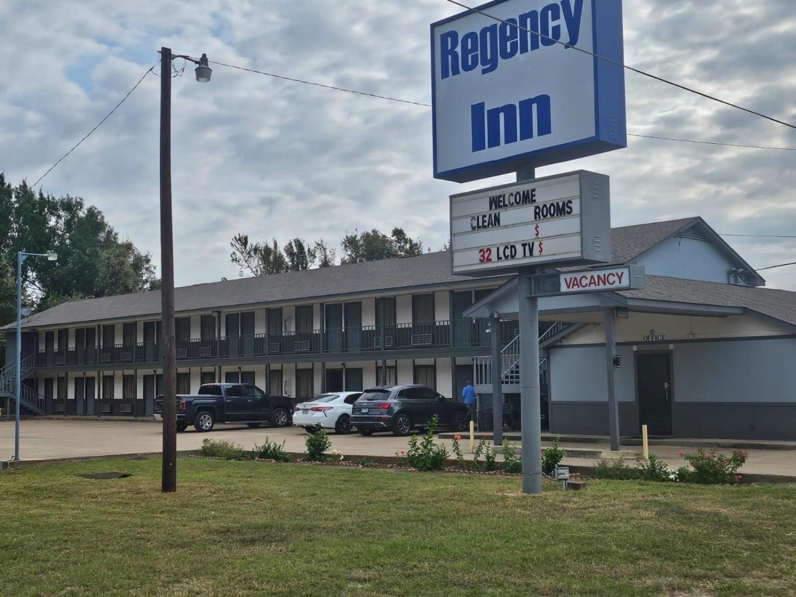 Regency Inn photo 7