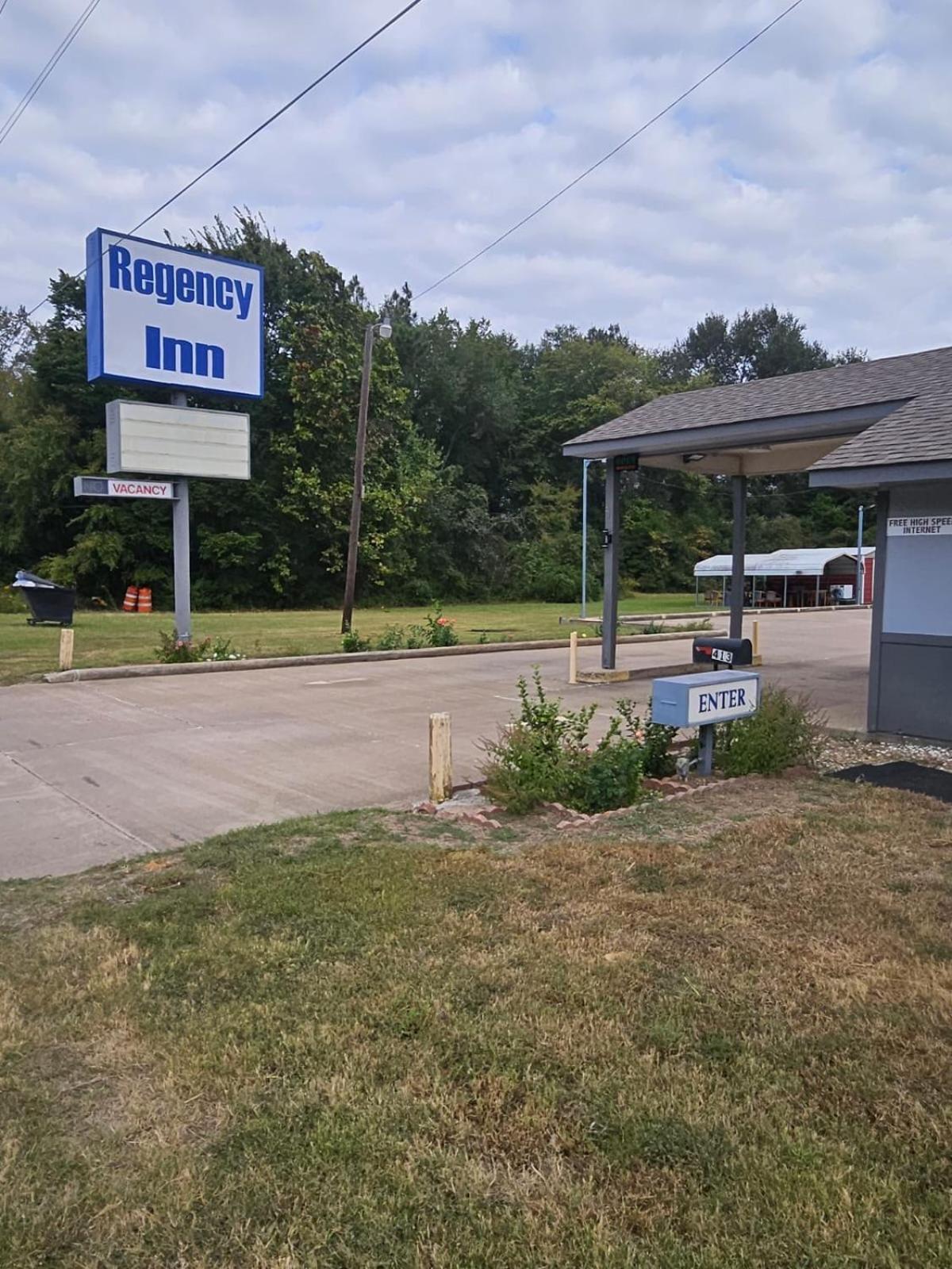 Regency Inn photo 11