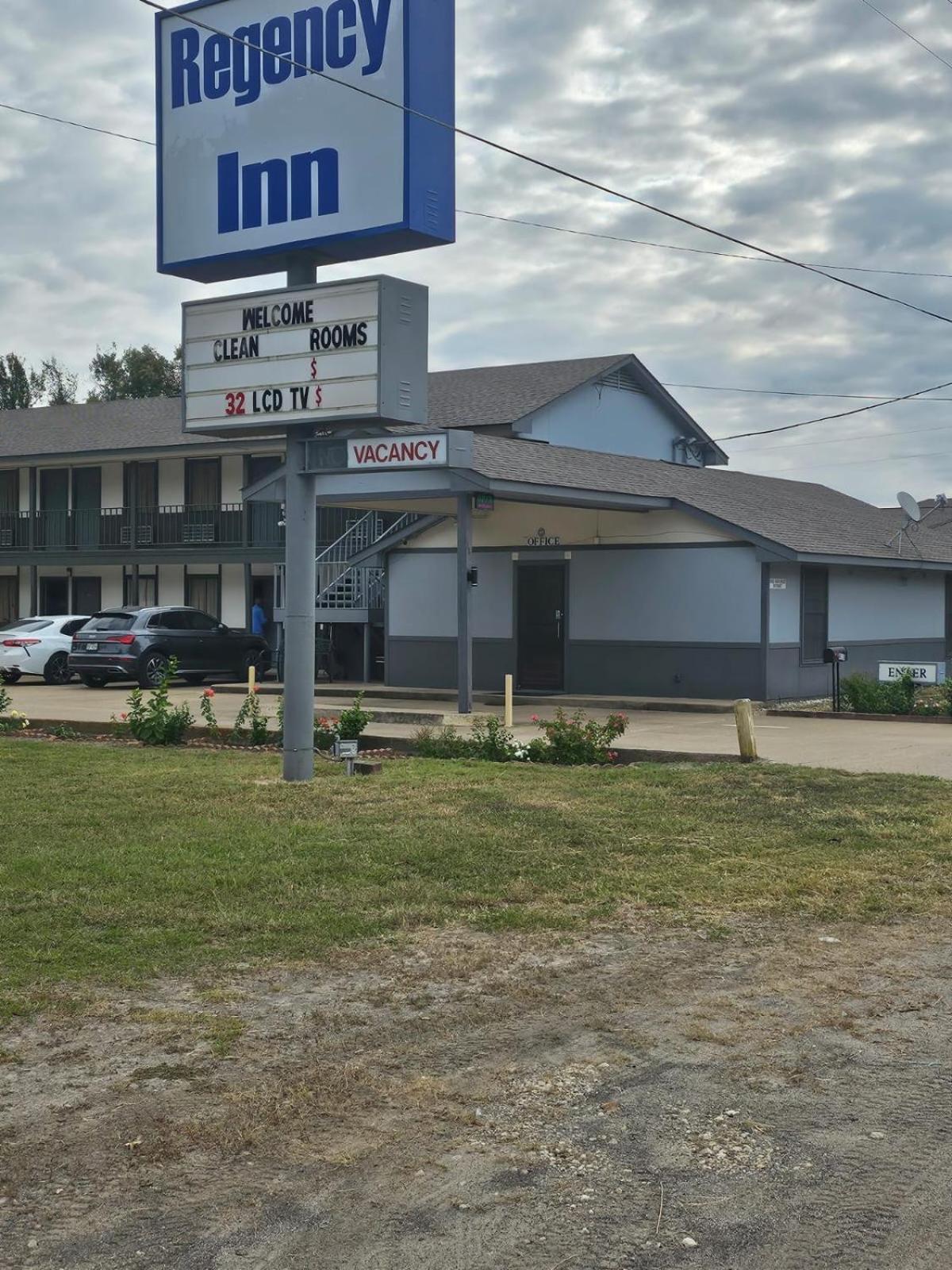 Regency Inn photo 12