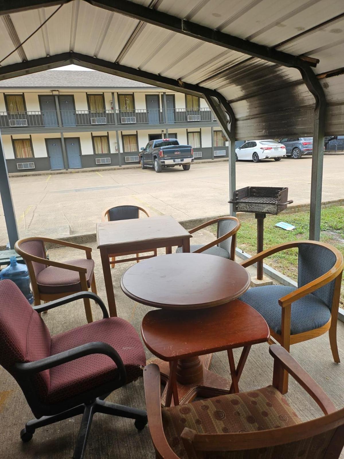Regency Inn photo 15
