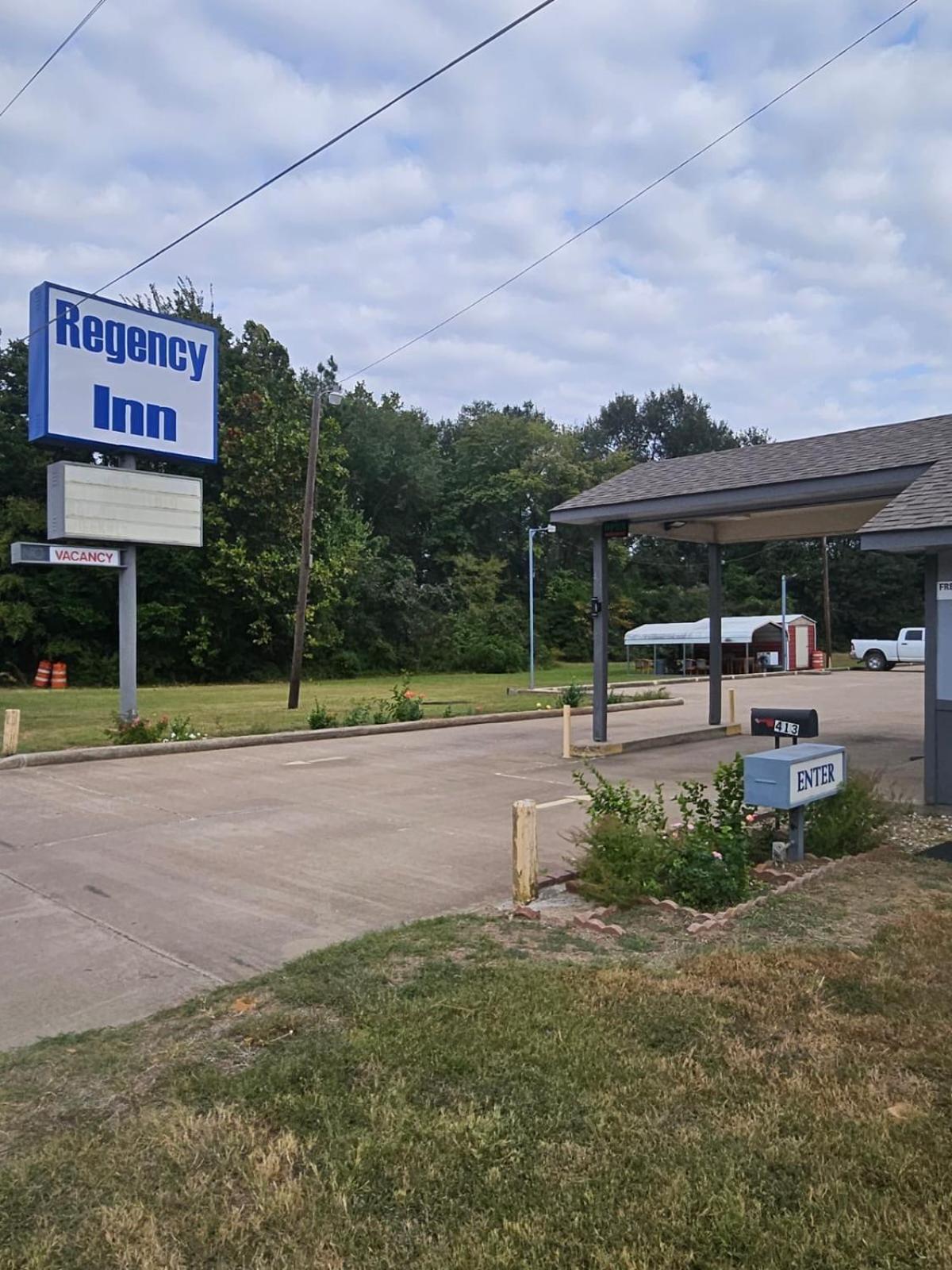 Regency Inn photo 18