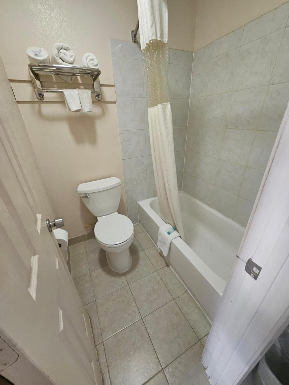 Regency Inn photo 30