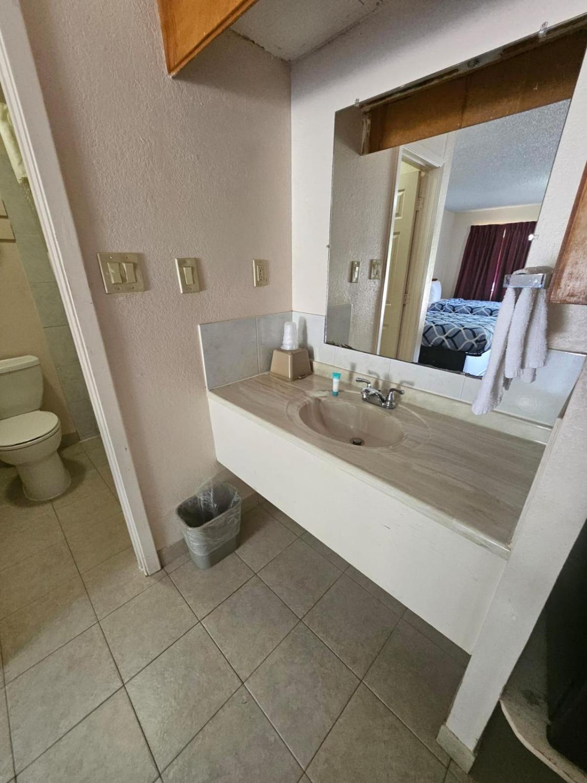 Regency Inn photo 26