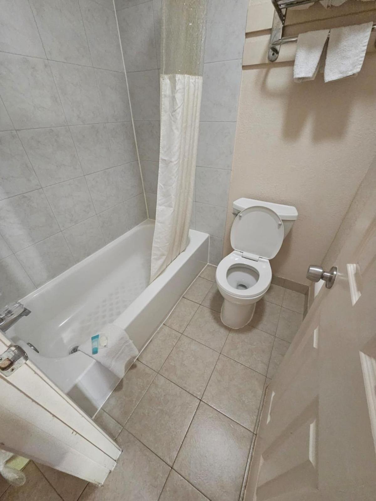Regency Inn photo 27