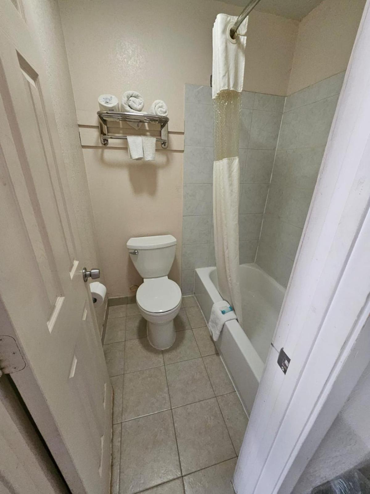 Regency Inn photo 28
