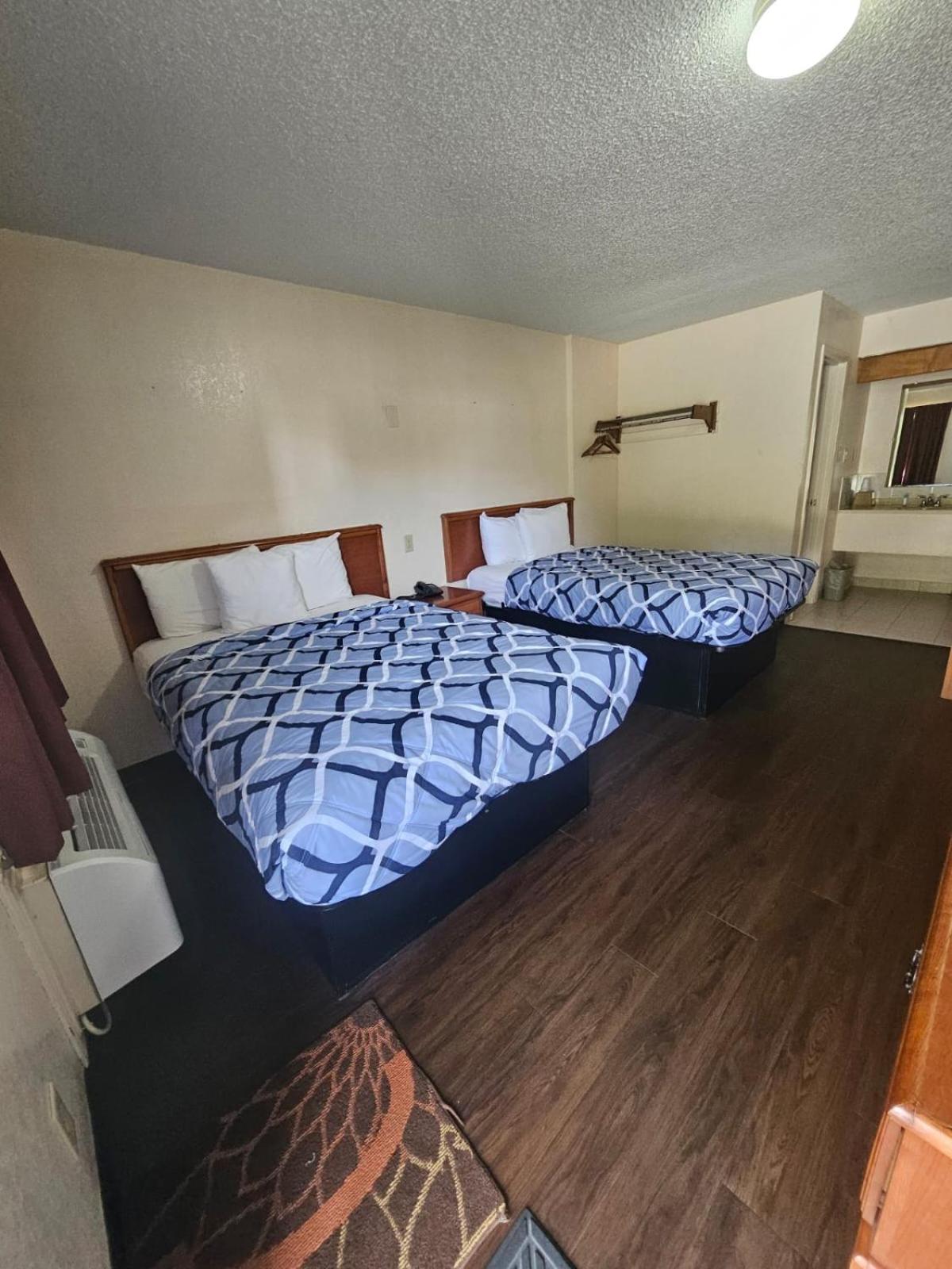 Regency Inn photo 31