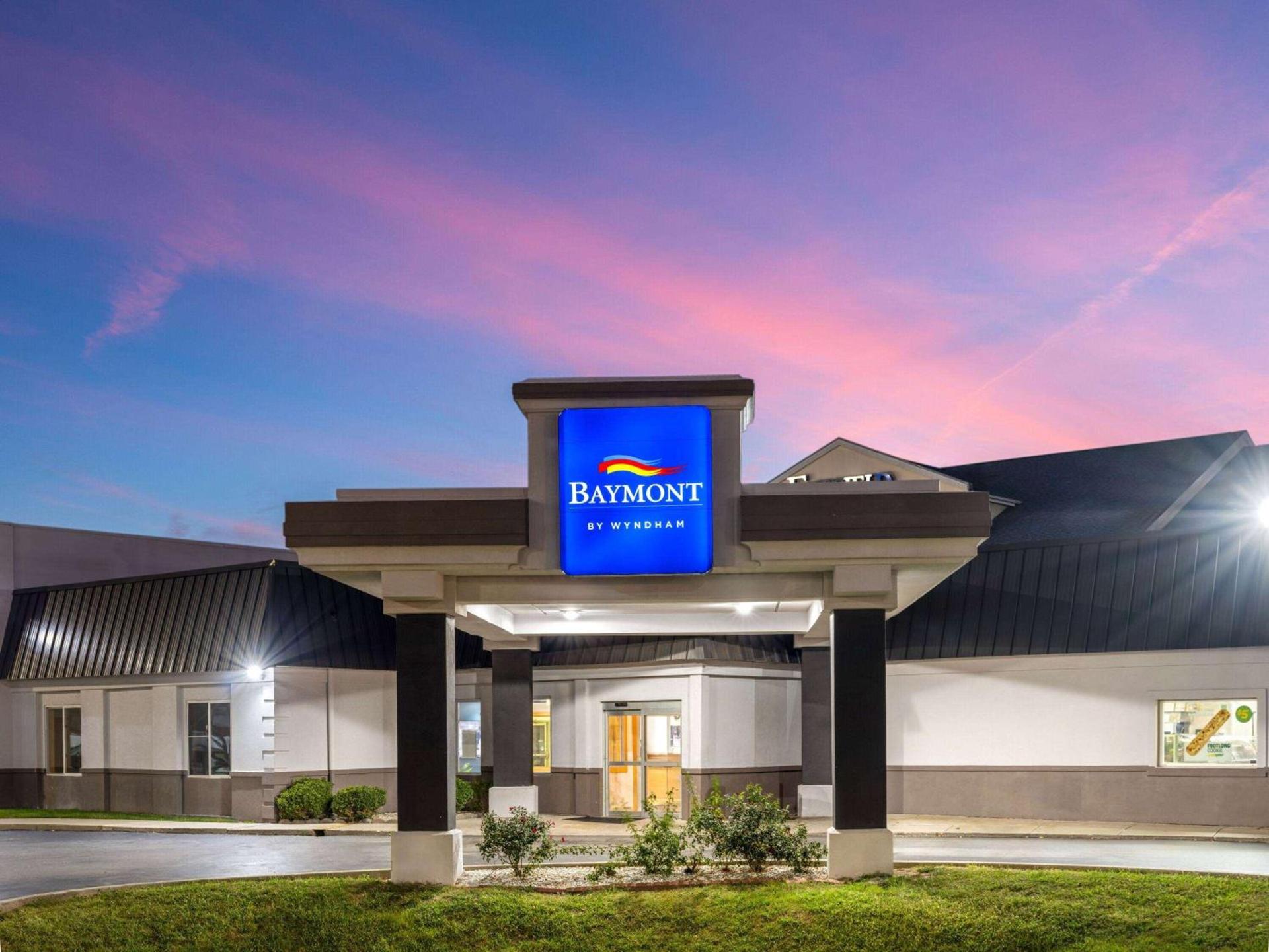 Baymont by Wyndham Indianapolis East photo 2