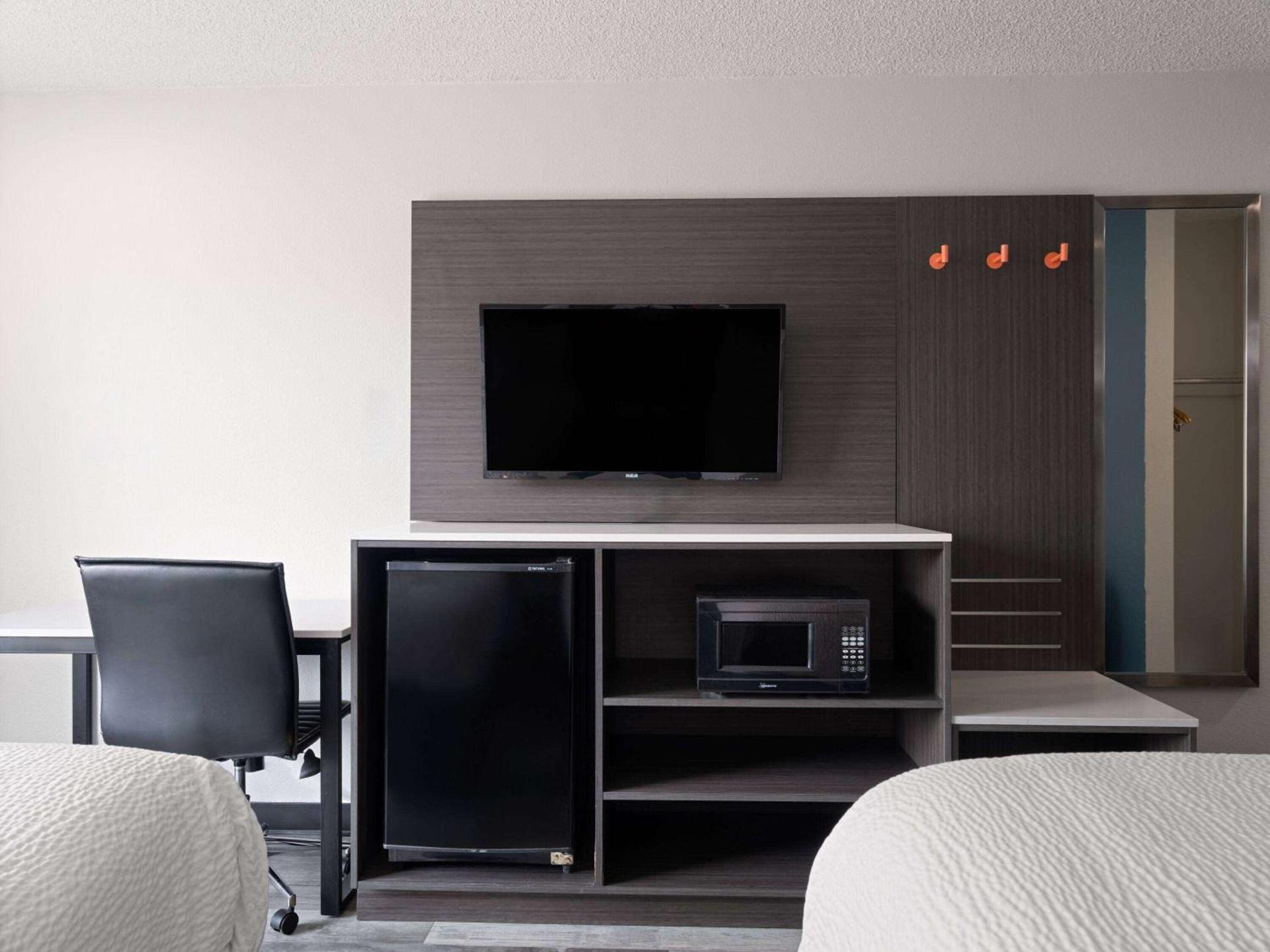 Baymont by Wyndham Indianapolis East photo 14