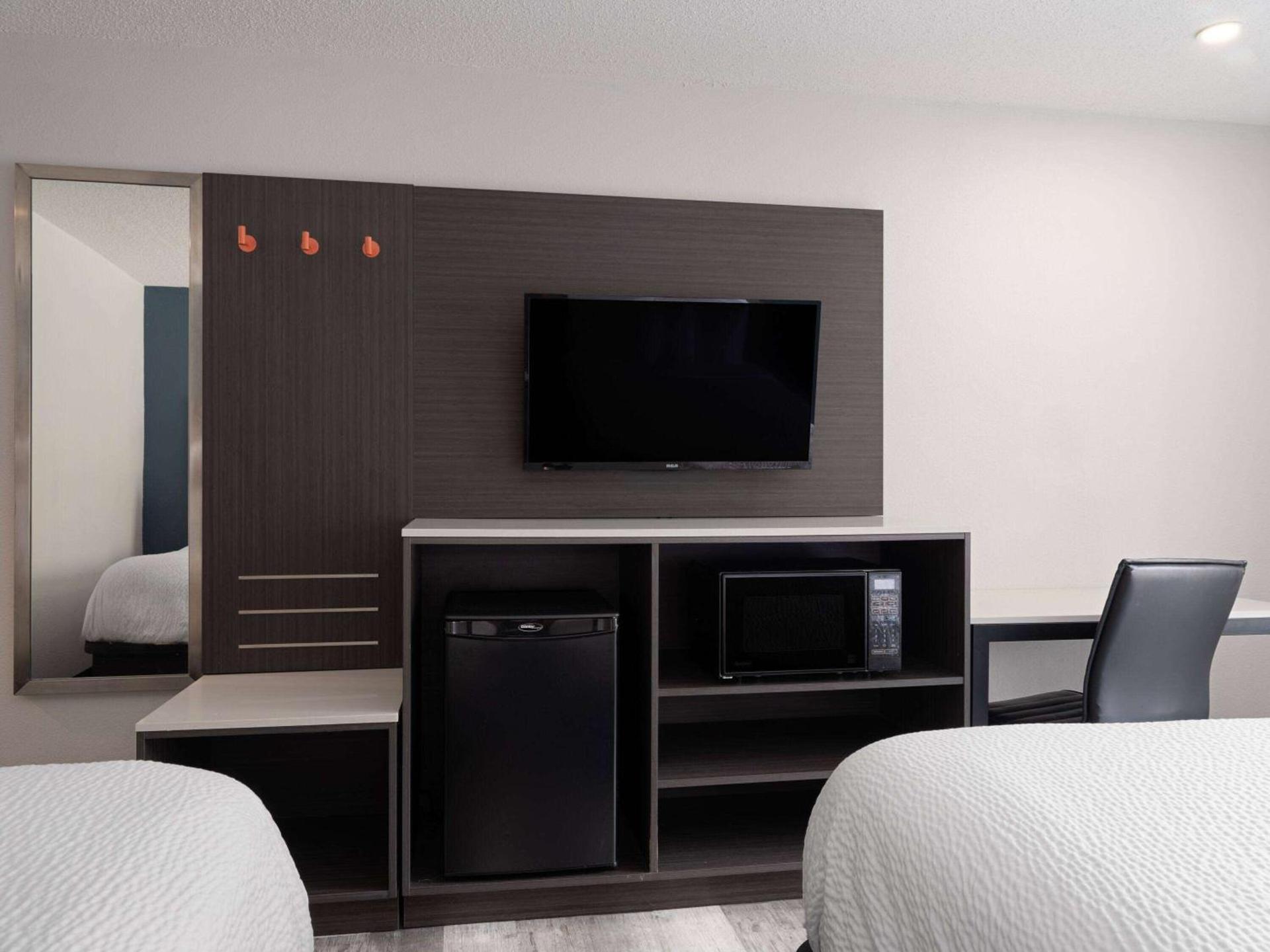 Baymont by Wyndham Indianapolis East photo 21