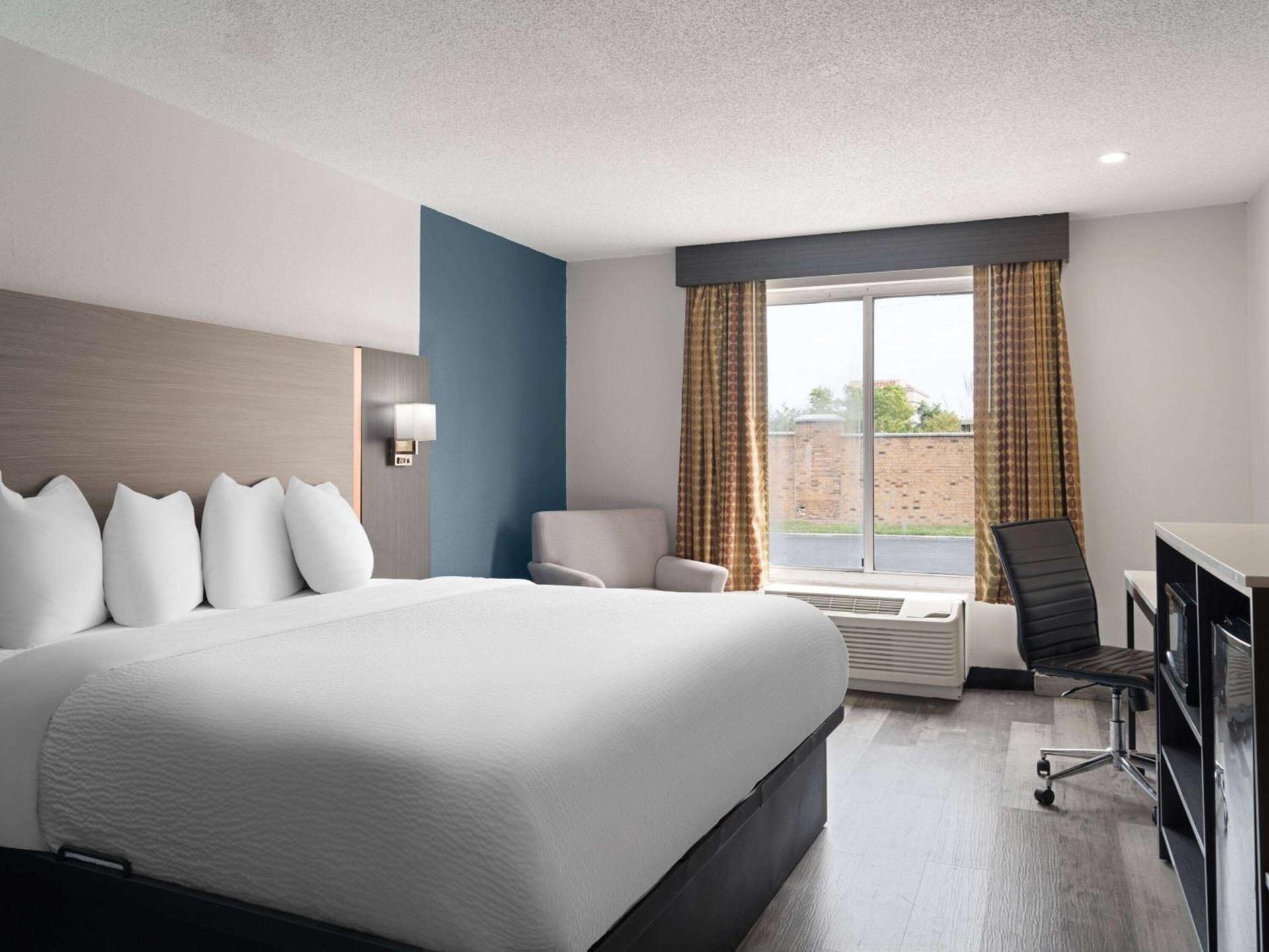Baymont by Wyndham Indianapolis East photo 22