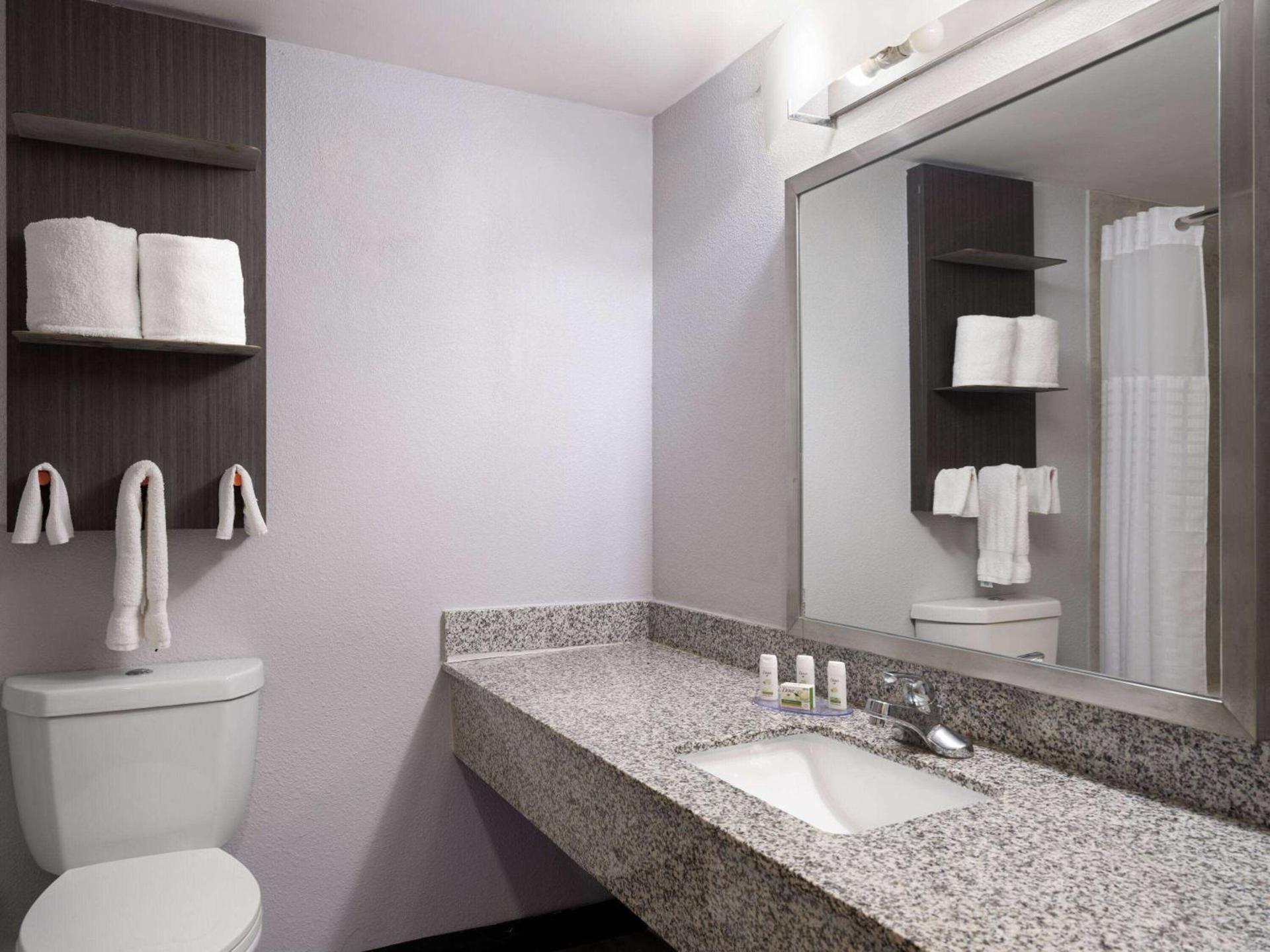 Baymont by Wyndham Indianapolis East photo 26