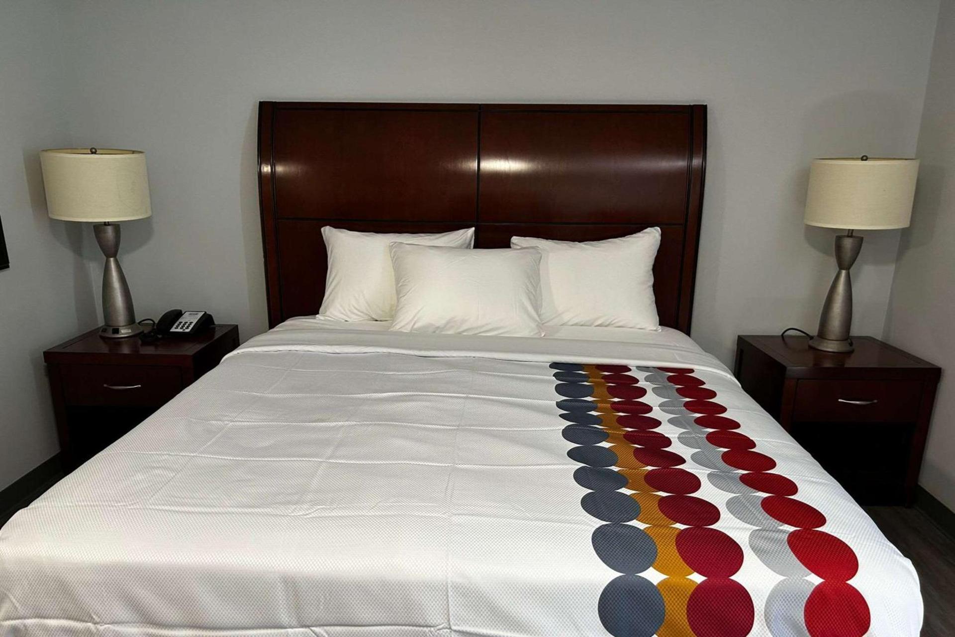 Clemmons Inn & Suites photo 3