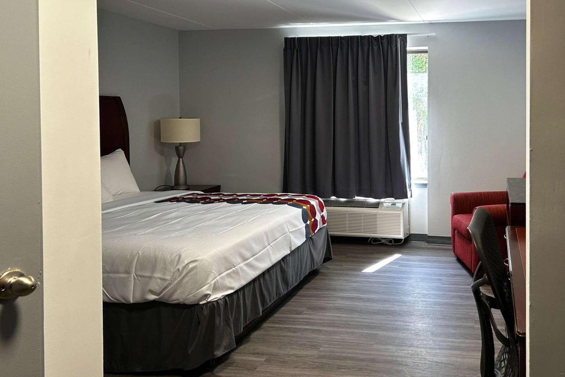 Clemmons Inn & Suites photo 2