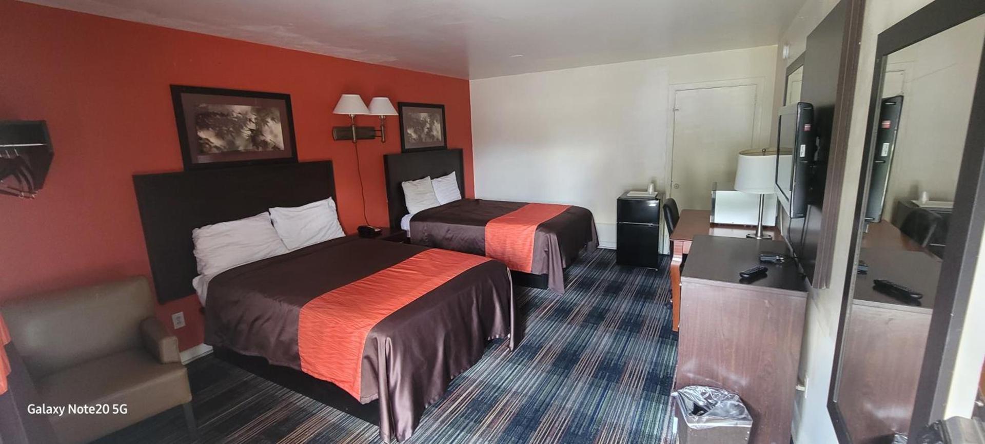 OYO Palm Leaf Motel photo 7