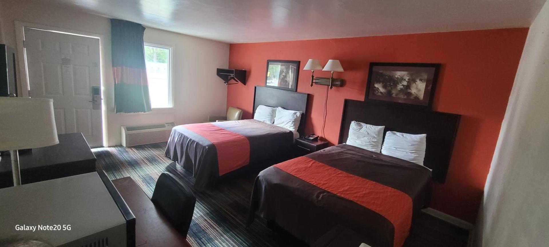 OYO Palm Leaf Motel photo 9