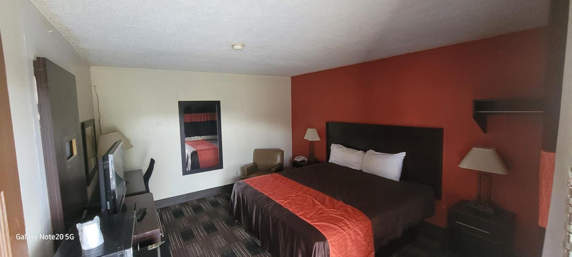 OYO Palm Leaf Motel photo 14