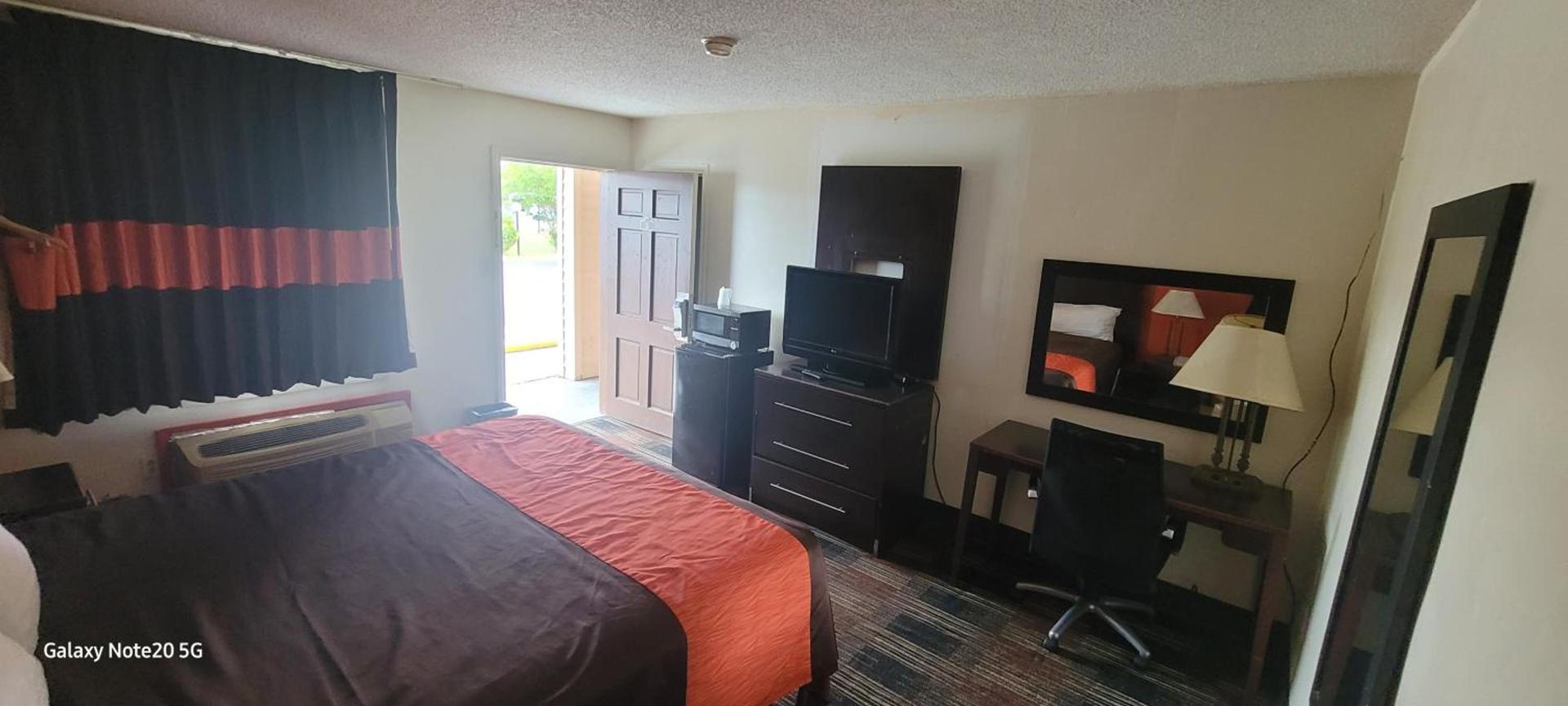 OYO Palm Leaf Motel photo 5