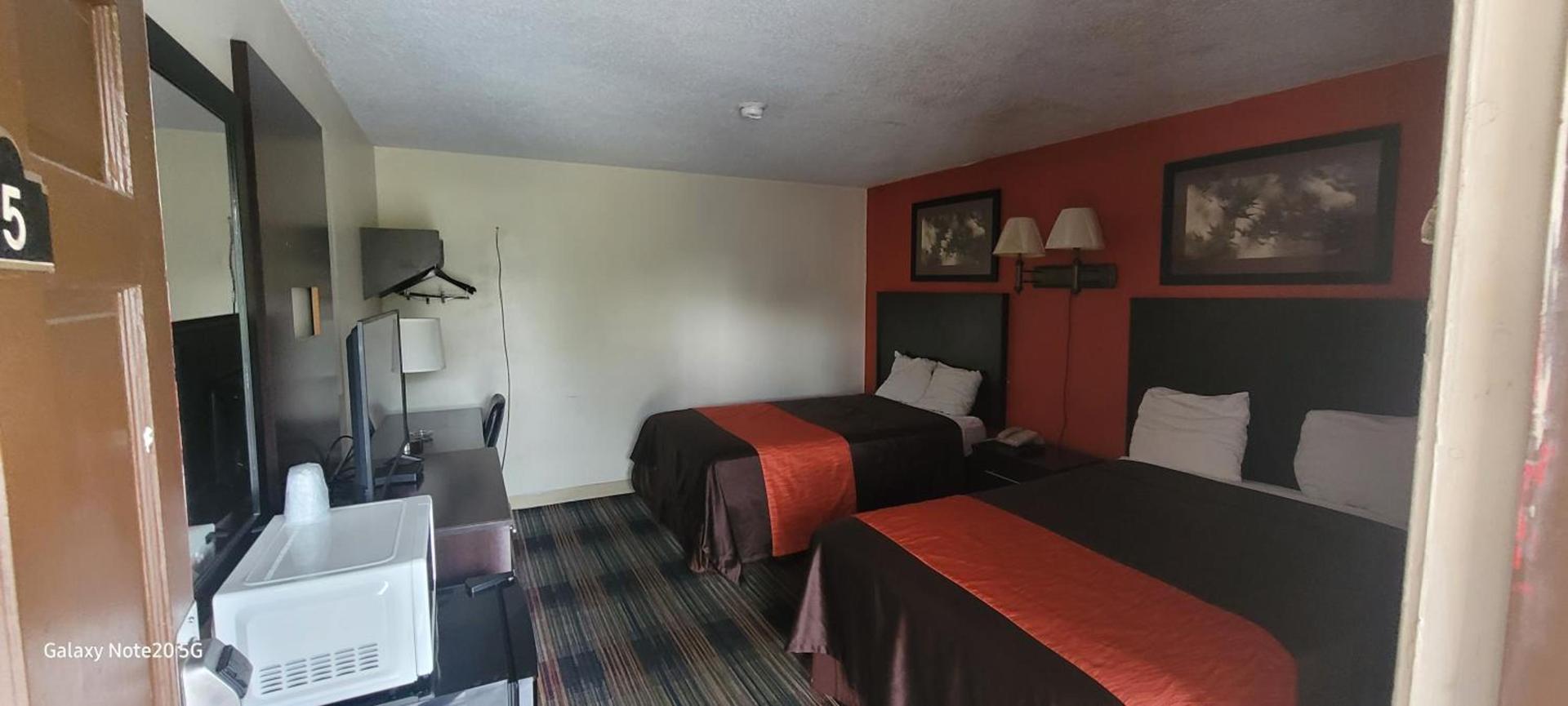 OYO Palm Leaf Motel photo 4
