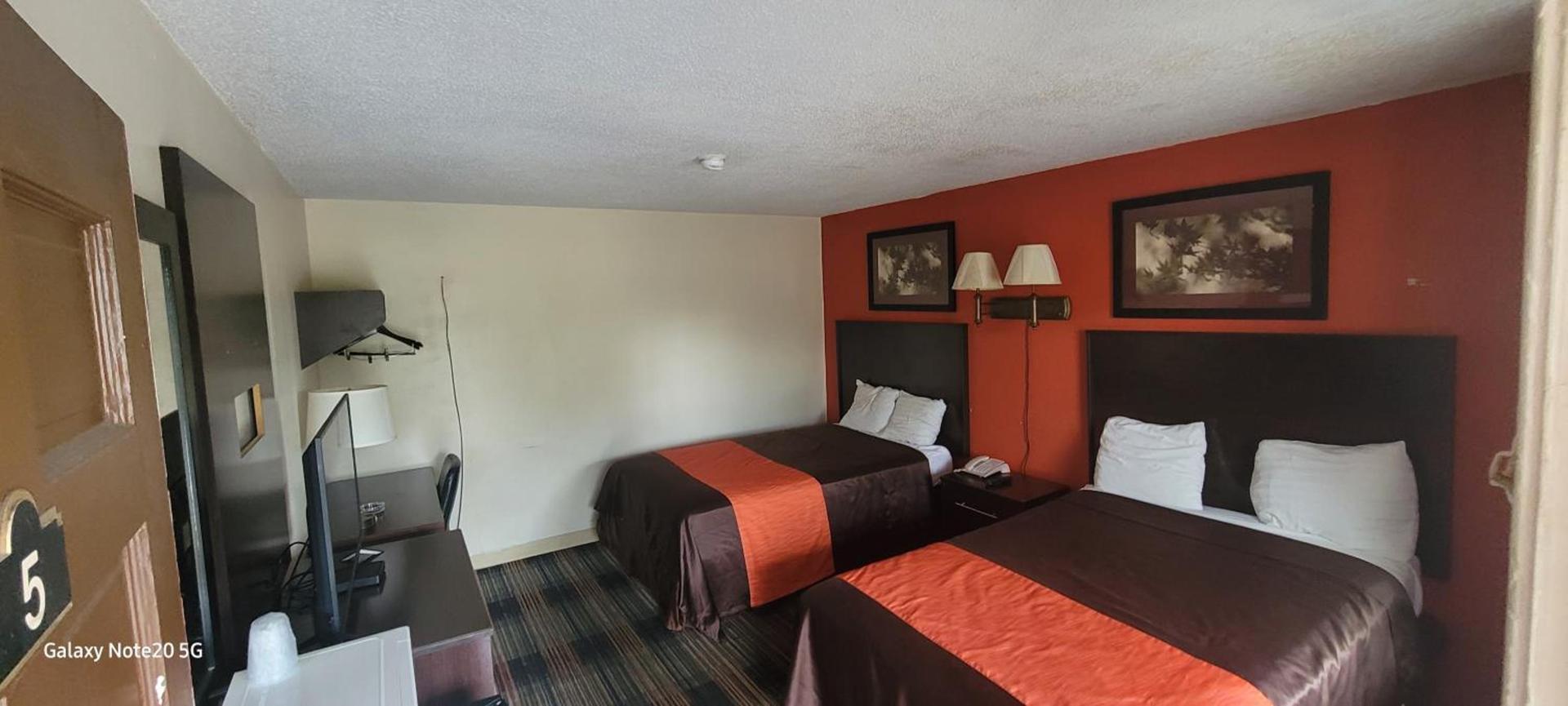 OYO Palm Leaf Motel photo 6