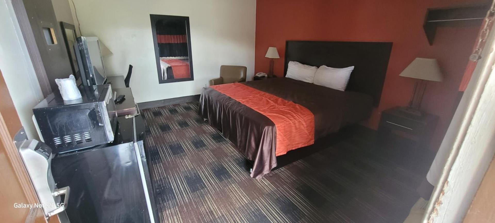 OYO Palm Leaf Motel photo 3