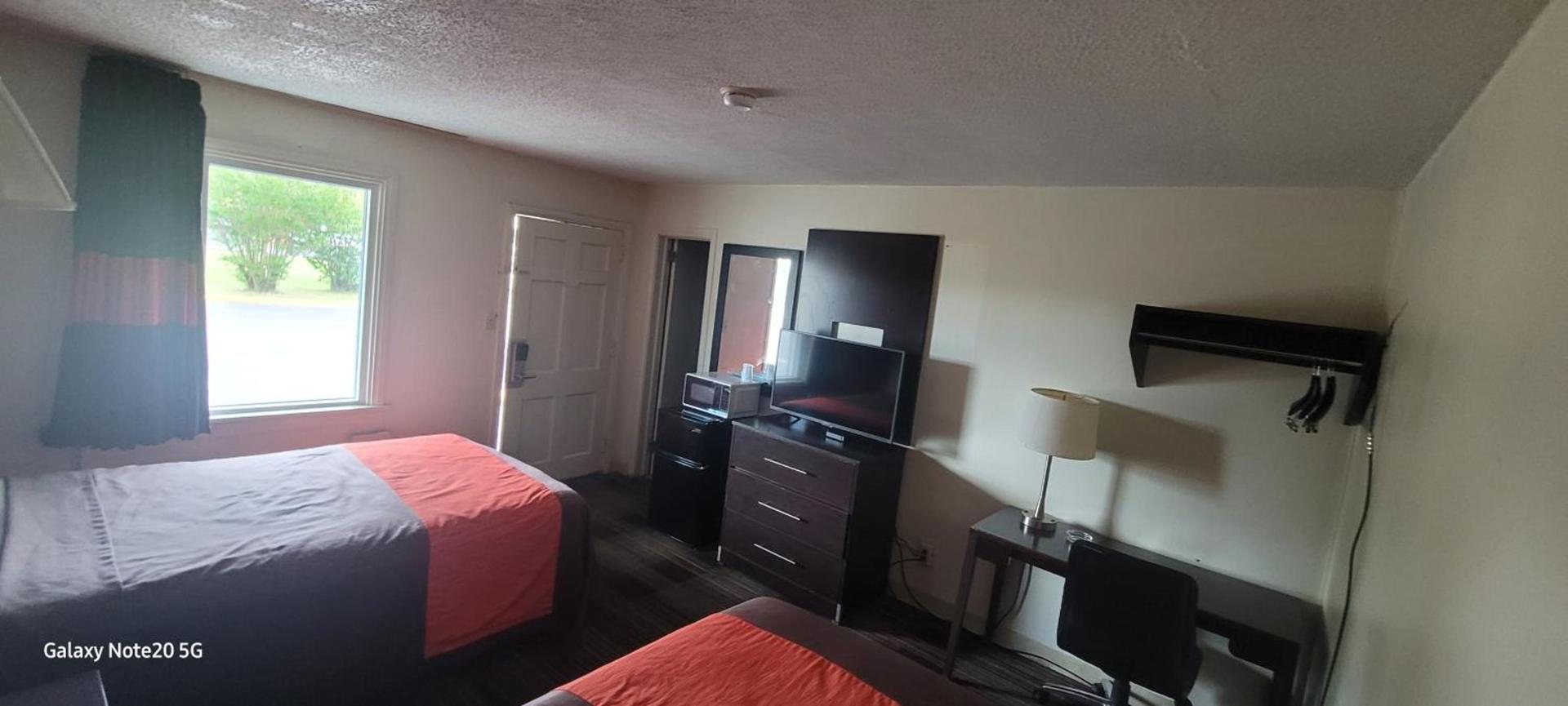 OYO Palm Leaf Motel photo 2