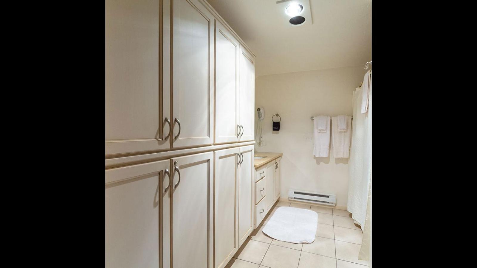 Harbor Guest House photo 18