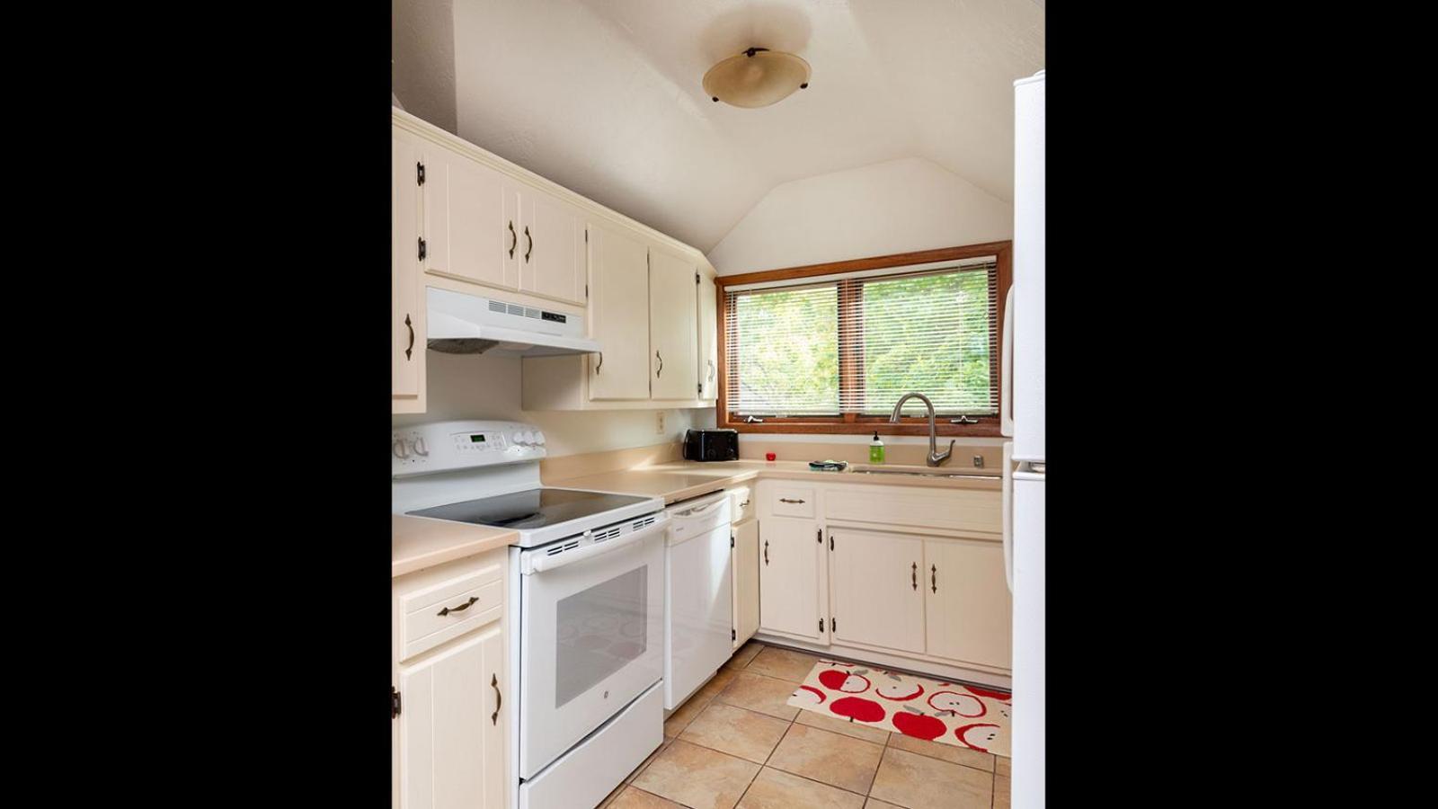Harbor Guest House photo 58