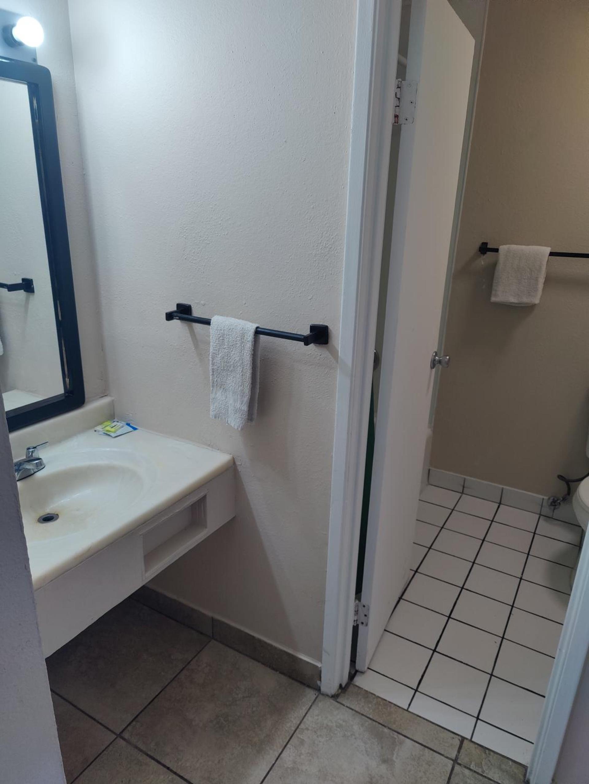 Best Inn & Suites photo 6
