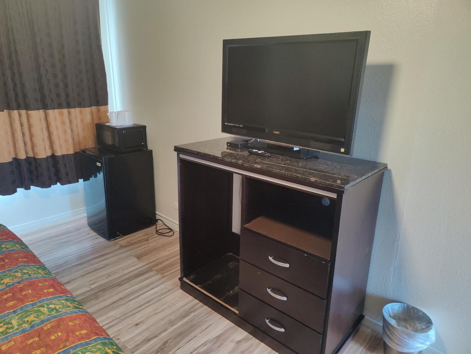 Best Inn & Suites photo 18