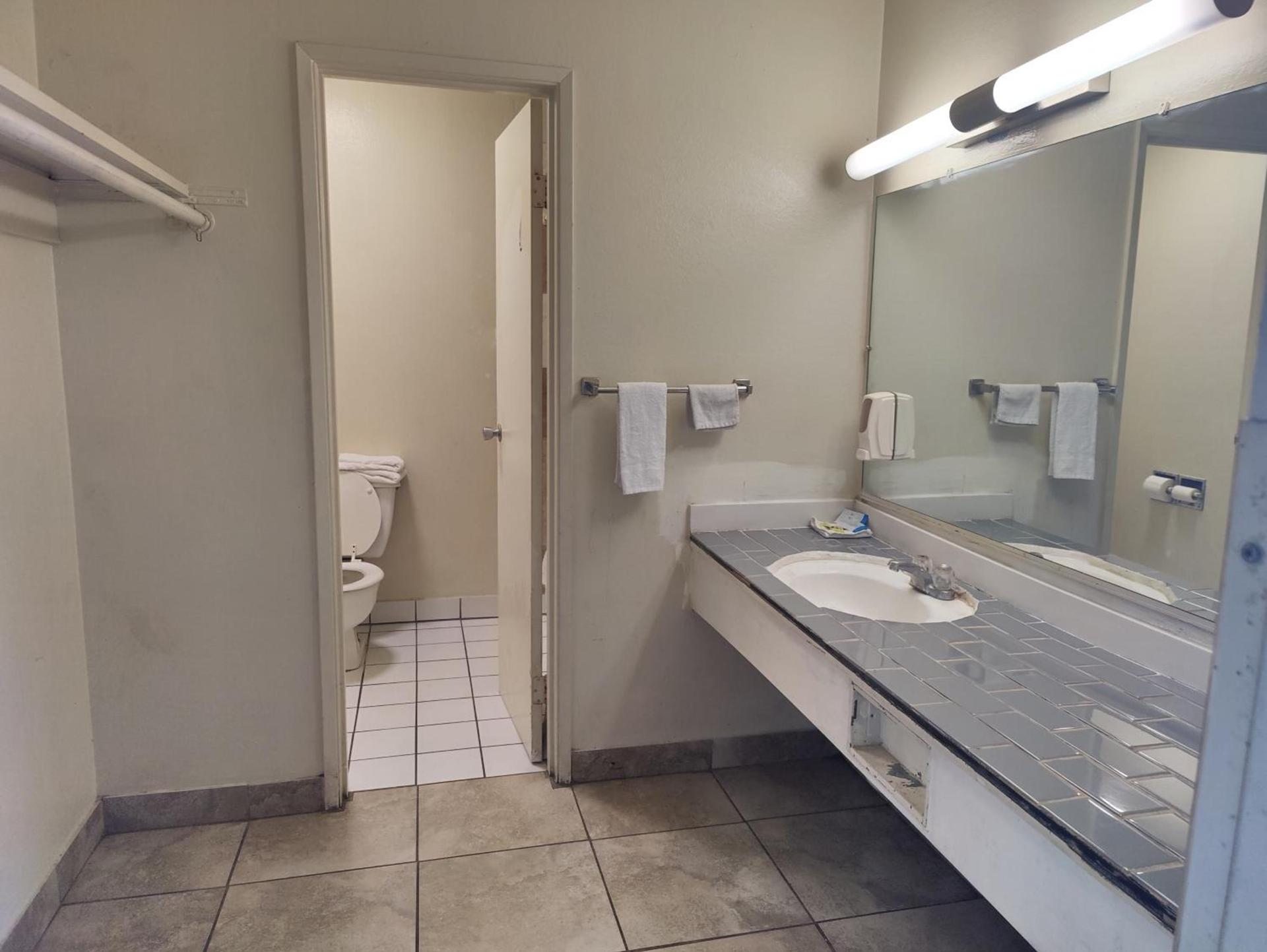 Best Inn & Suites photo 20