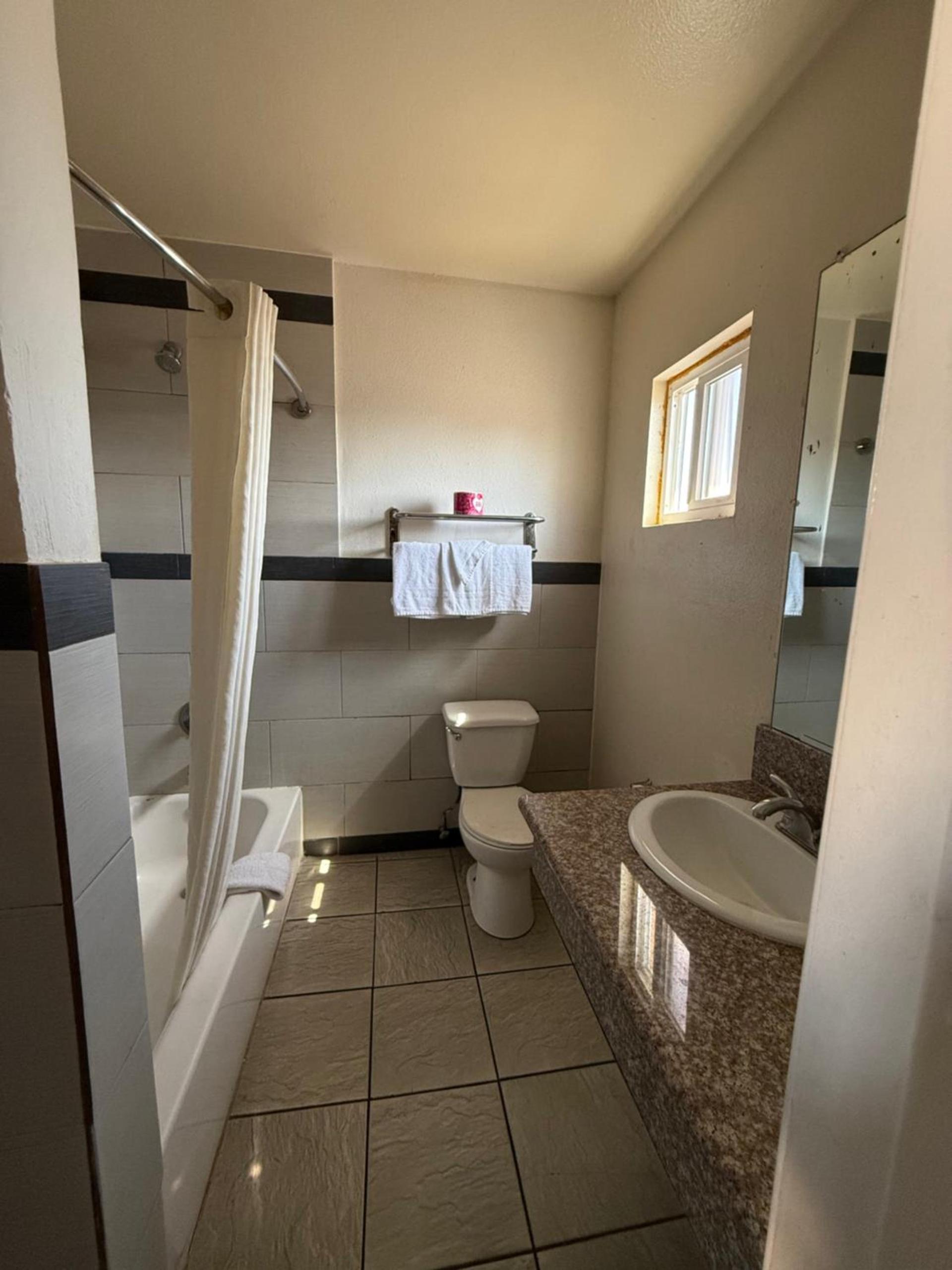 Robinhood Motel Anaheim West photo 4