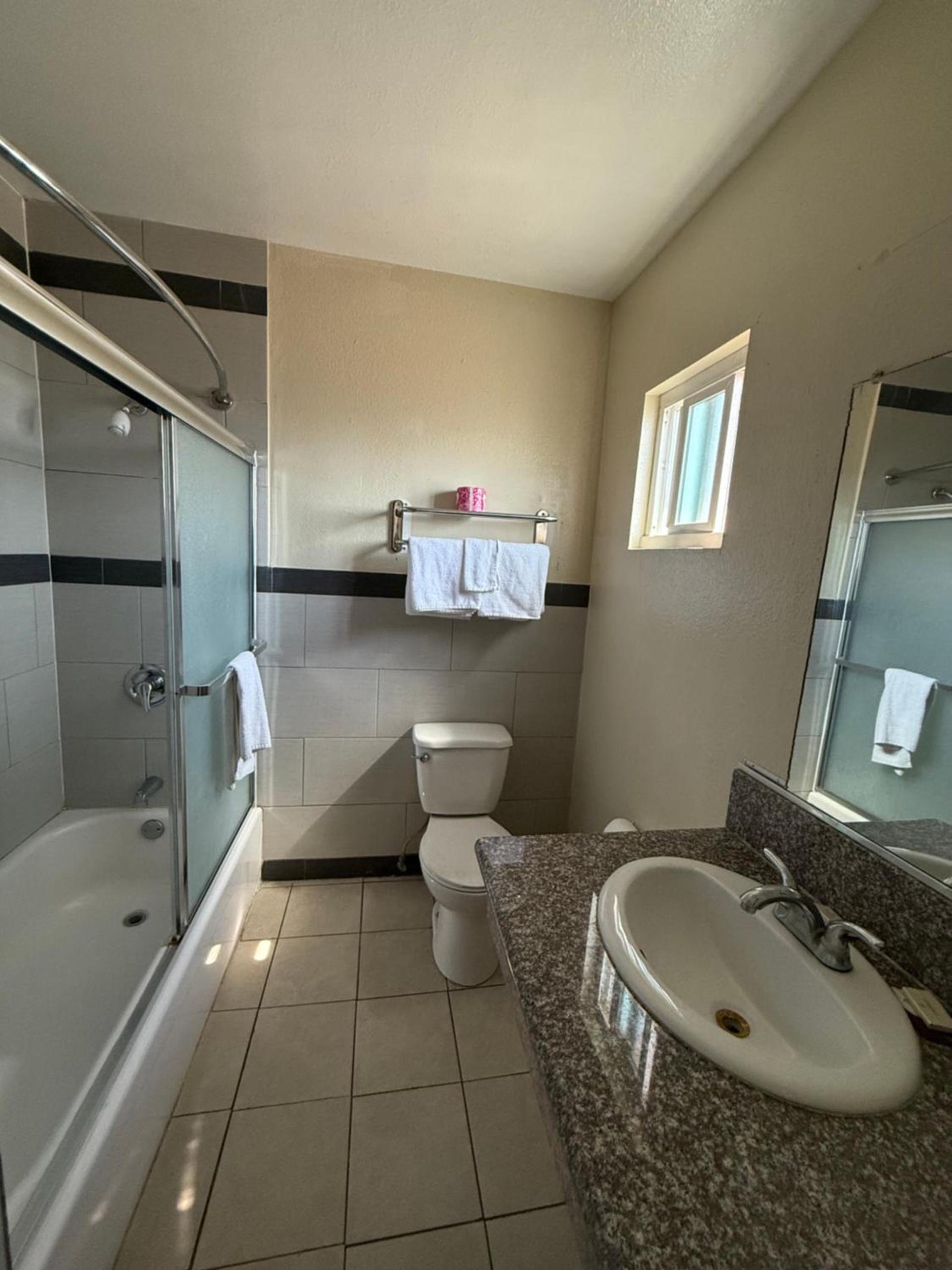 Robinhood Motel Anaheim West photo 2