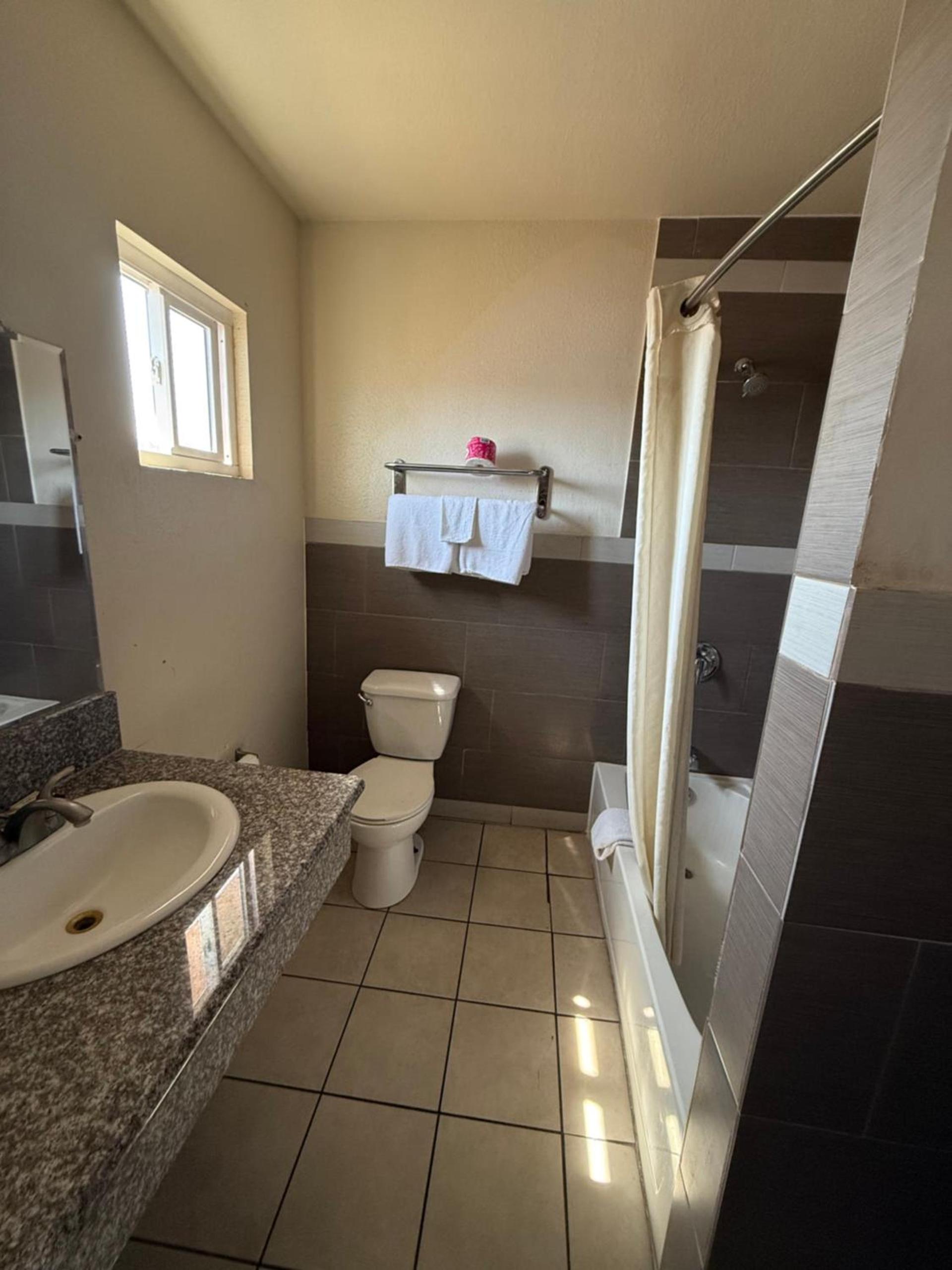 Robinhood Motel Anaheim West photo 3