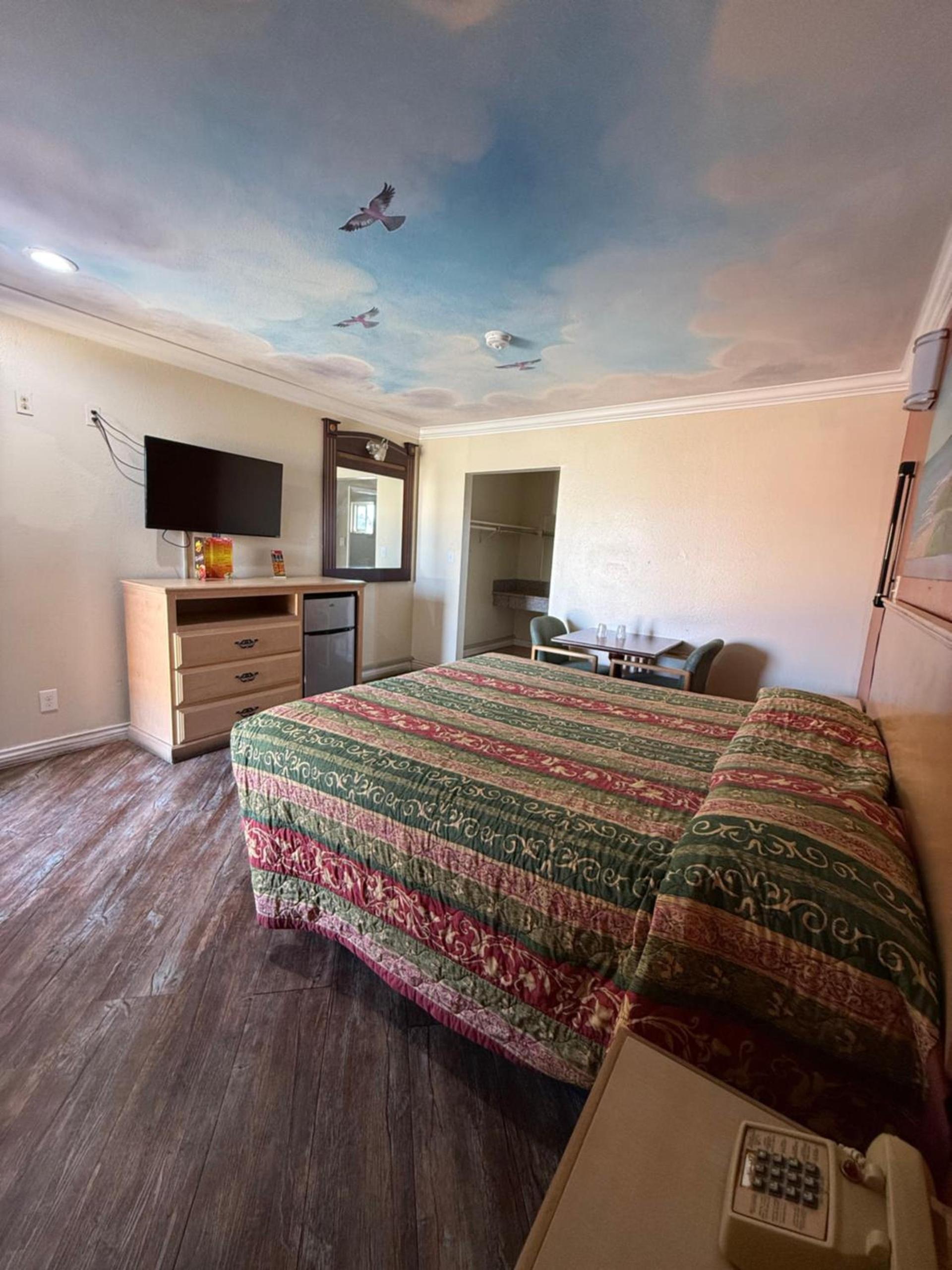 Robinhood Motel Anaheim West photo 12