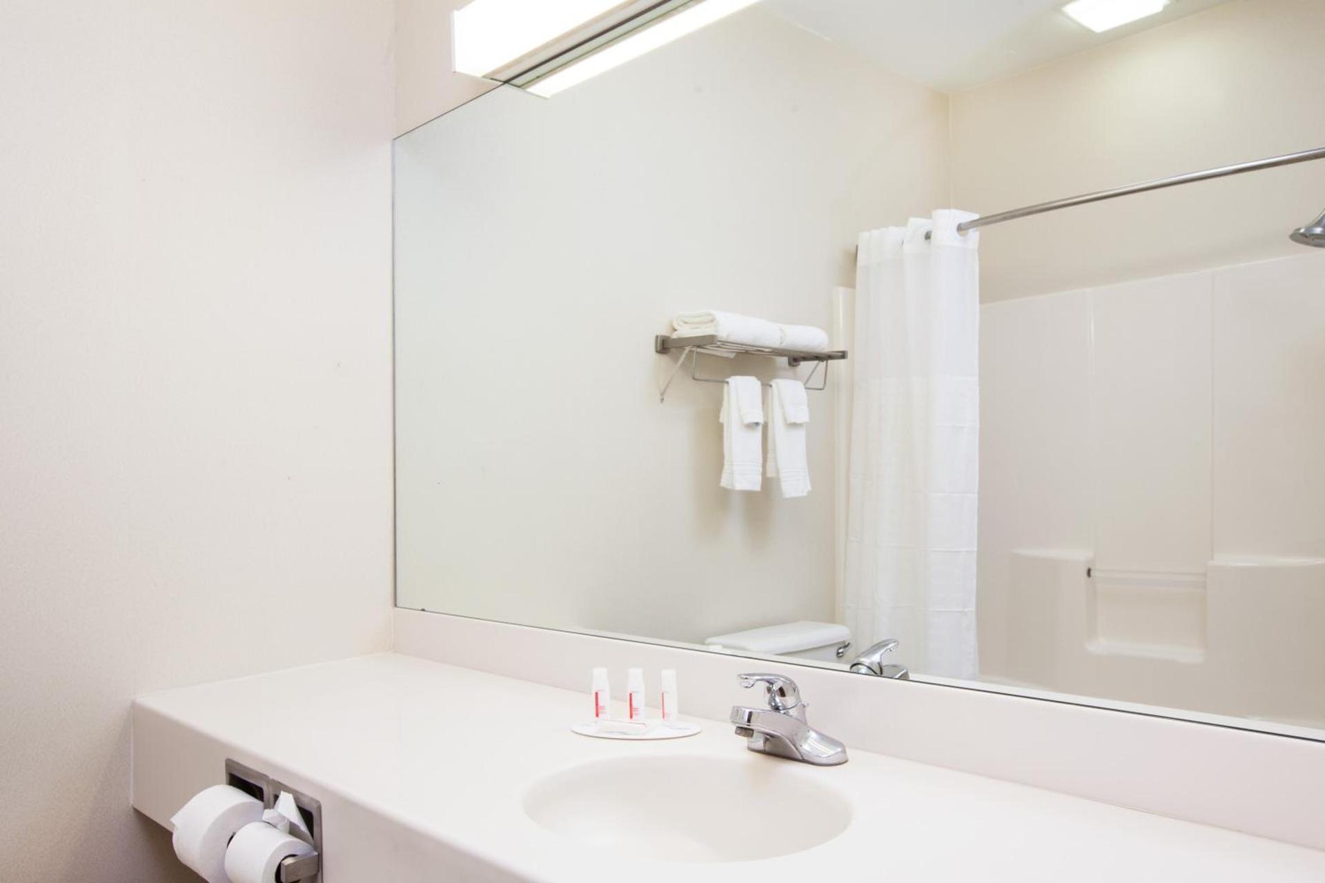 Quality Inn Brewerton - Syracuse Oneida Lake Area photo 22