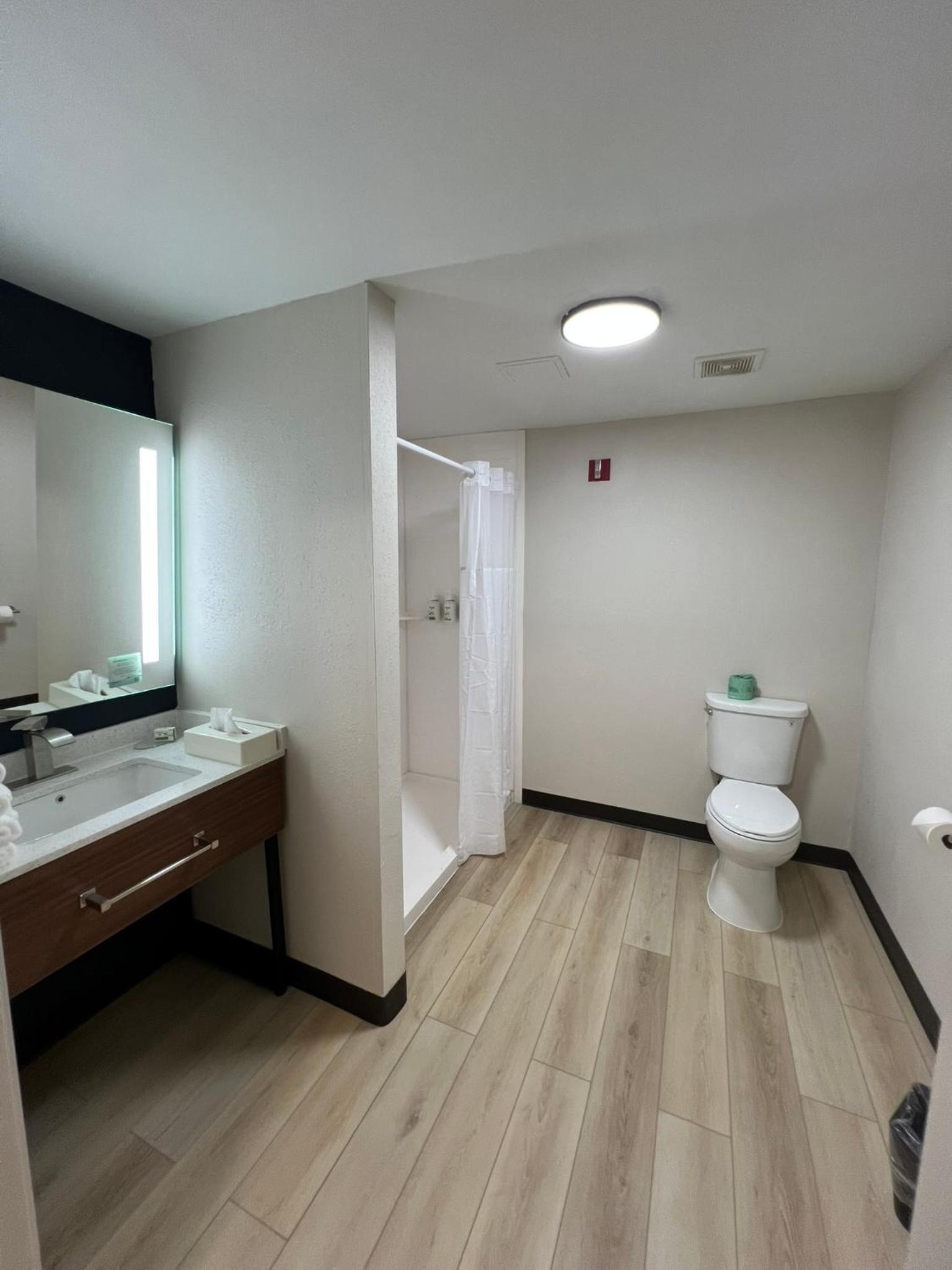 Wingate by Wyndham Dublin Near Claytor Lake State Park photo 15