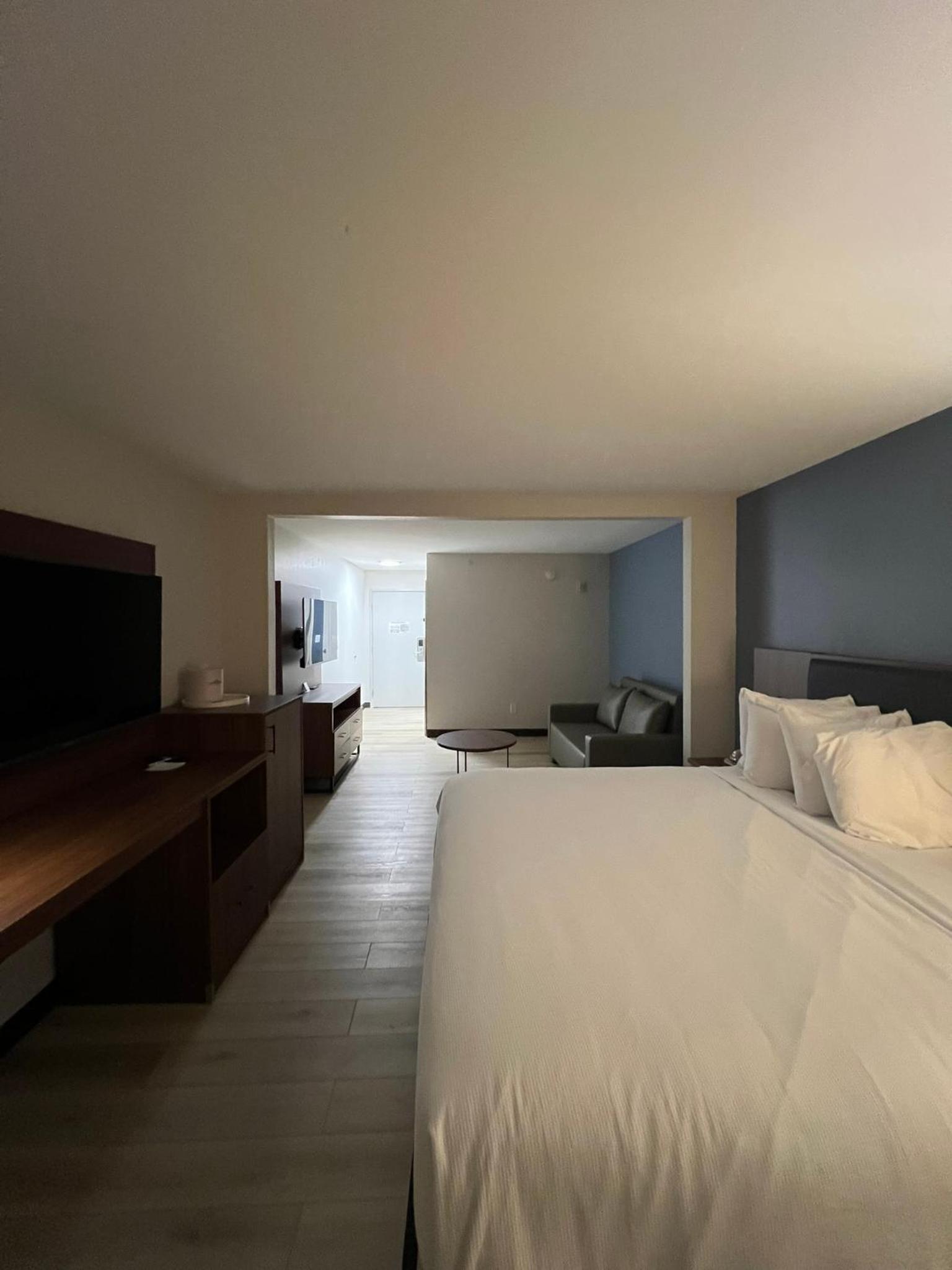 Wingate by Wyndham Dublin Near Claytor Lake State Park photo 16
