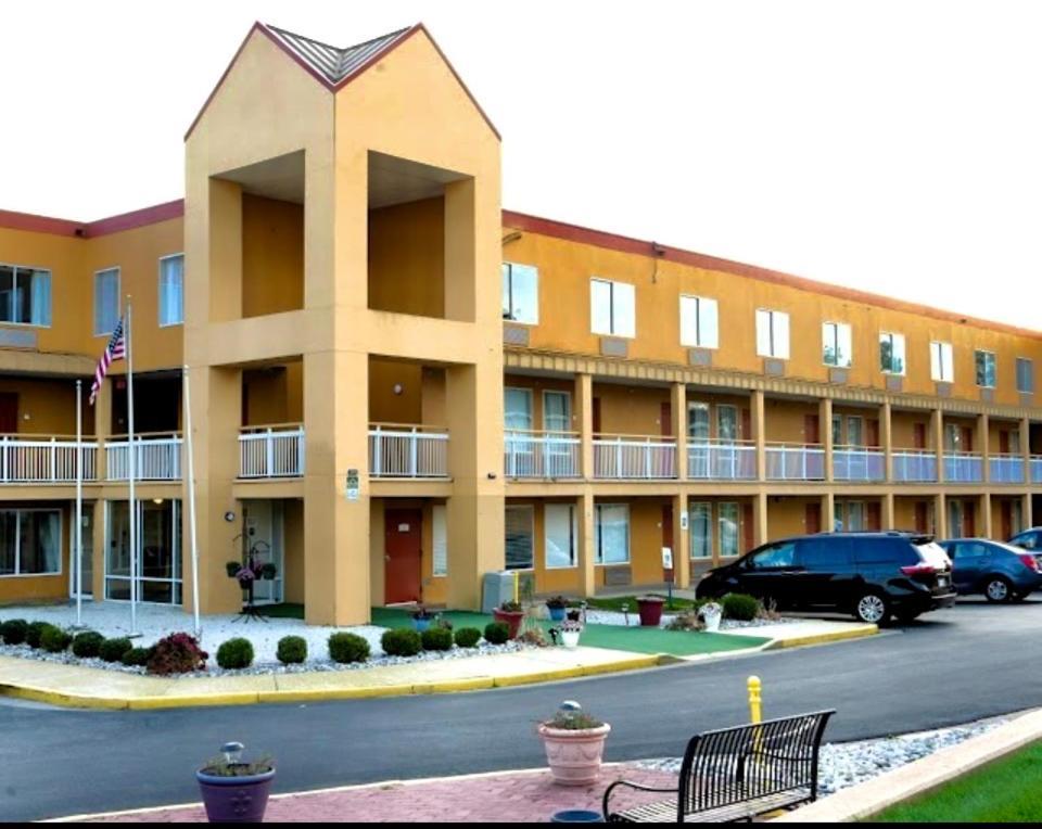 Copley Inn & Suites By OYO Akron OH photo 4