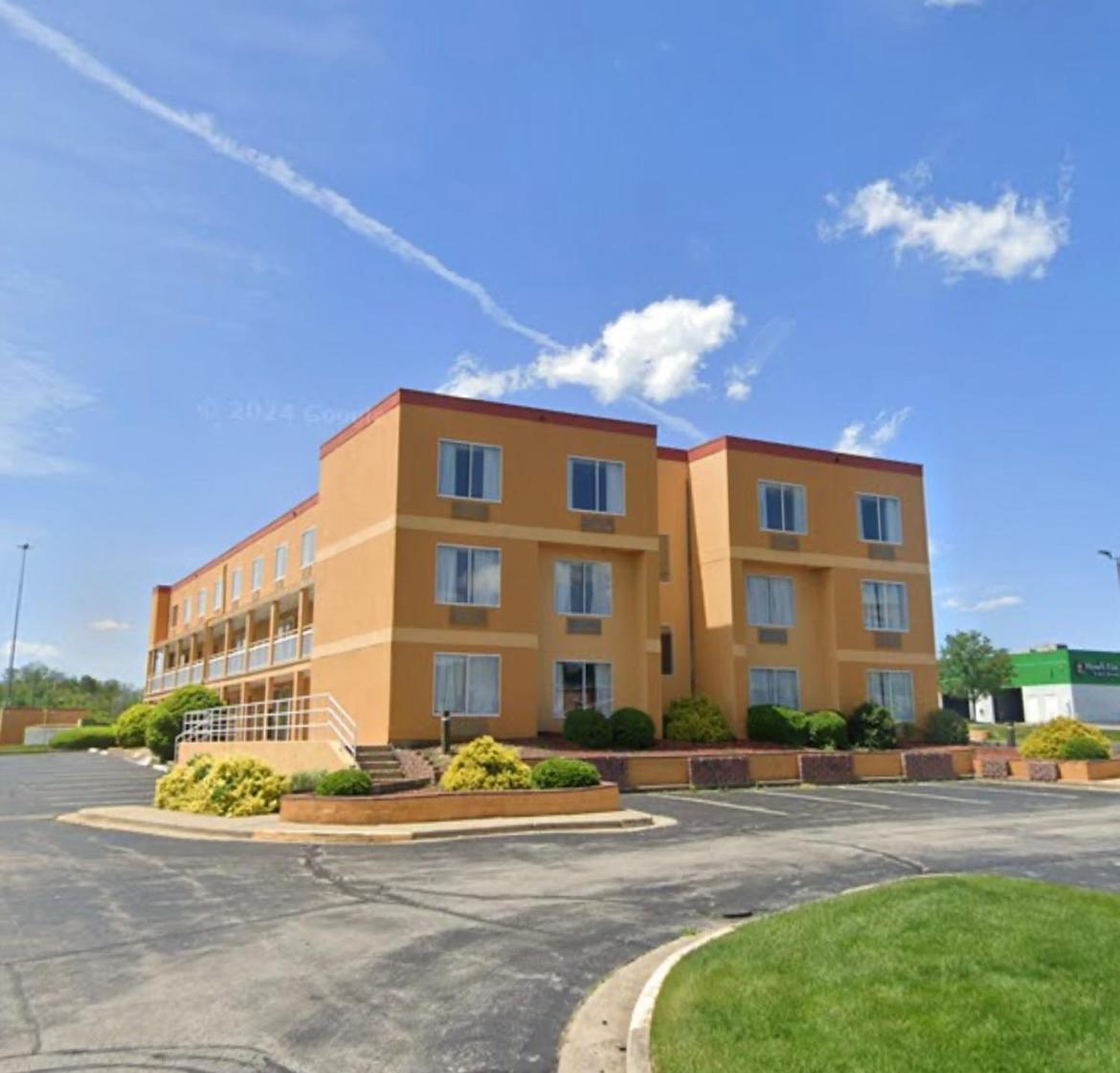 Copley Inn & Suites By OYO Akron OH photo 3