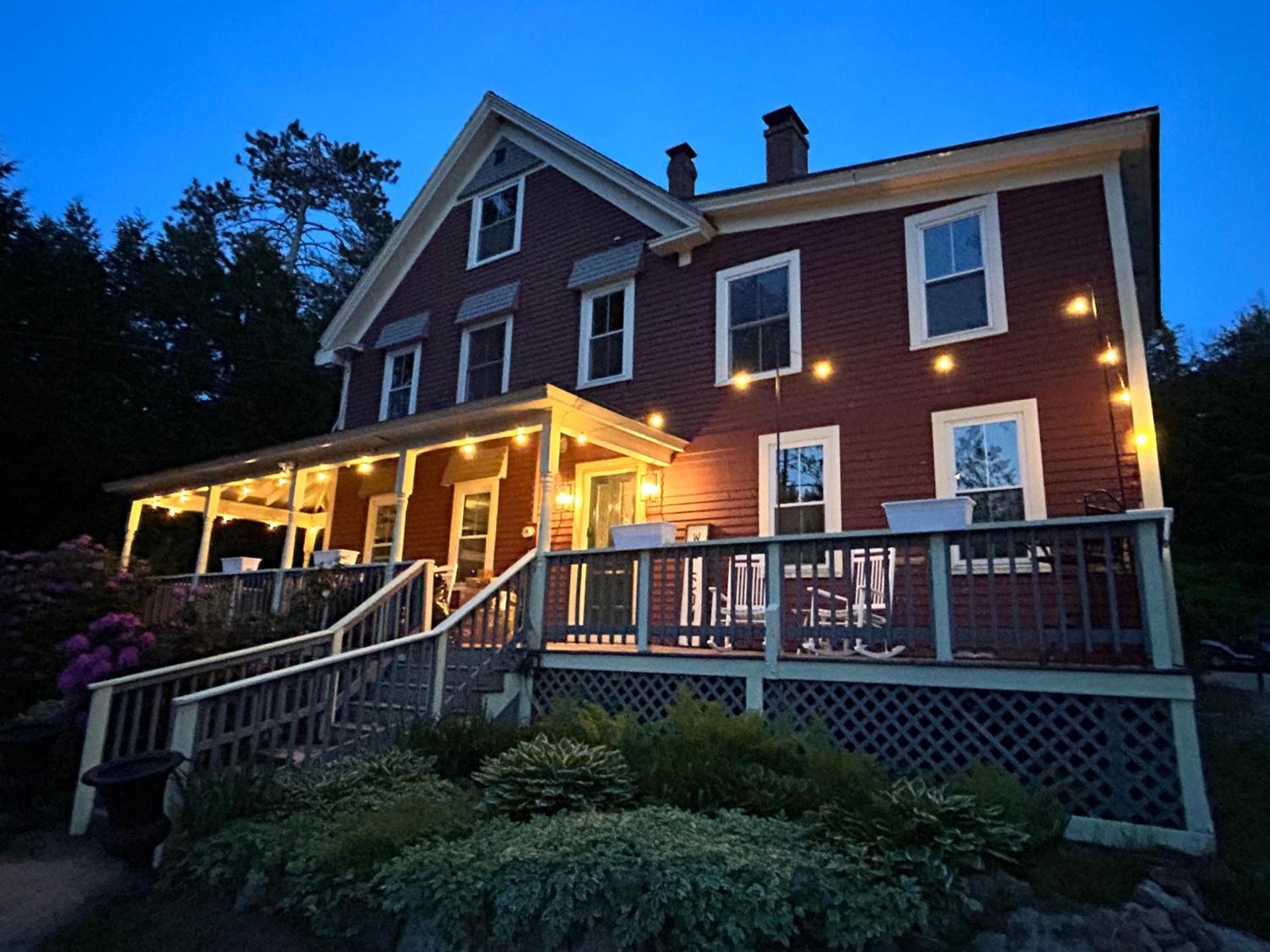 The Aurora Inn & Cottages — hotel in Bartlett