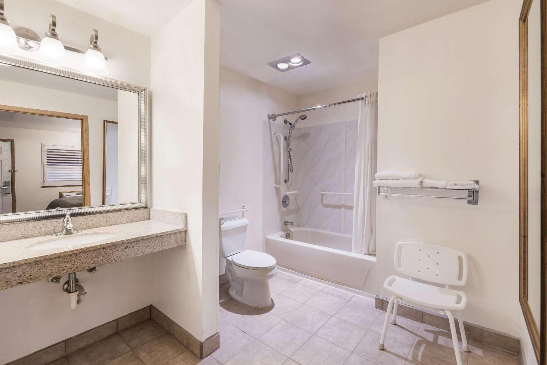 Quality Inn Near Fort Hunter Liggett photo 11