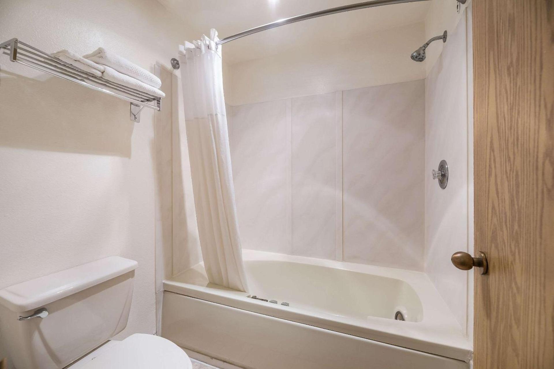 Quality Inn Near Fort Hunter Liggett photo 15