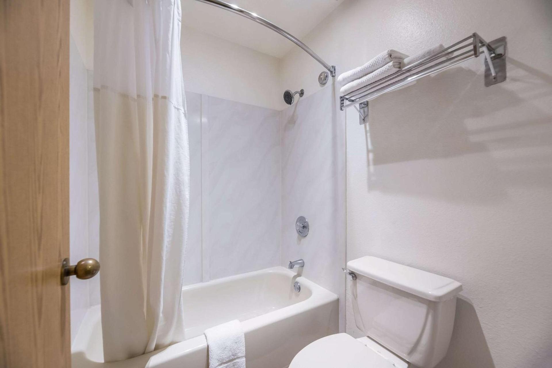 Quality Inn Near Fort Hunter Liggett photo 22