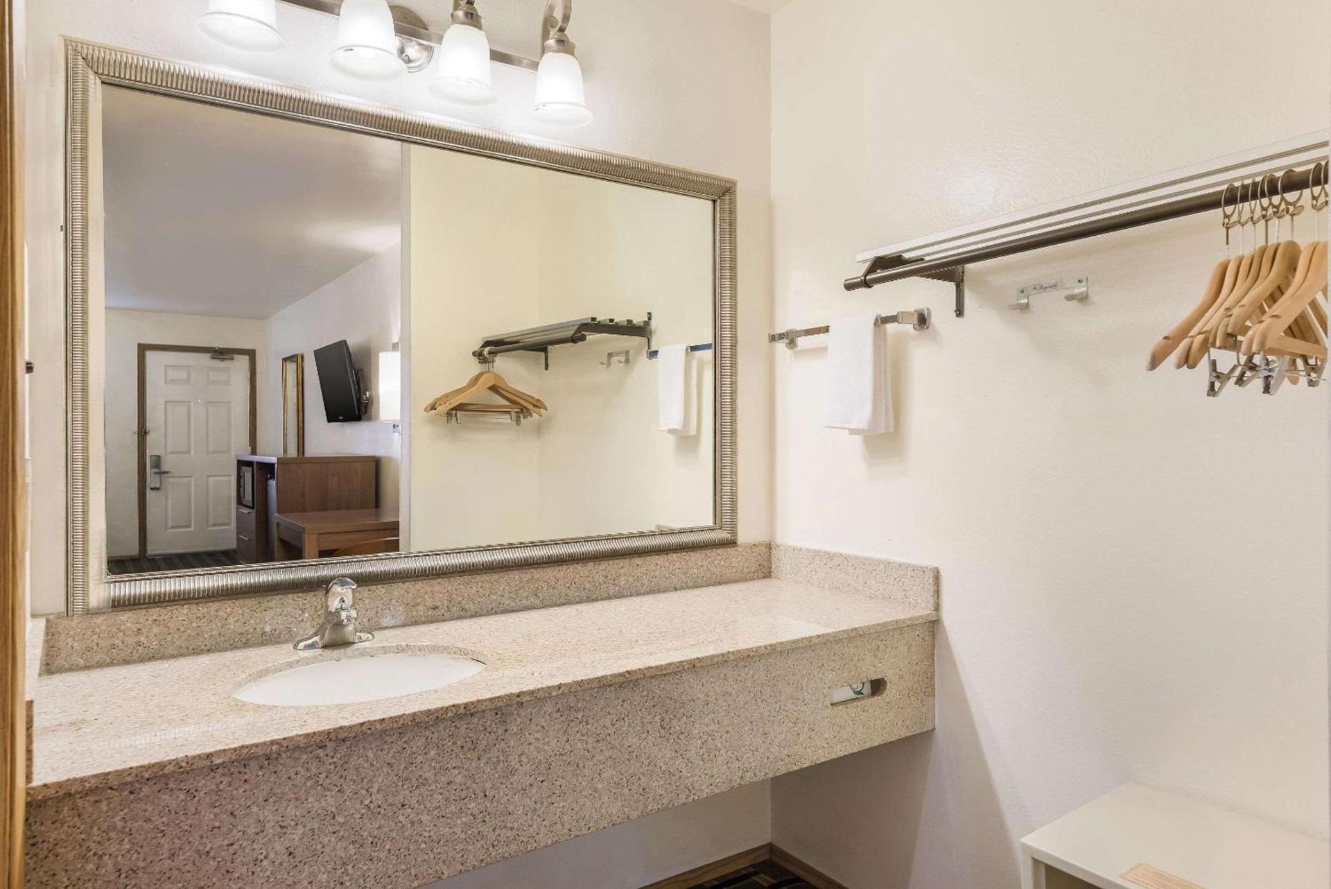 Quality Inn Near Fort Hunter Liggett photo 27