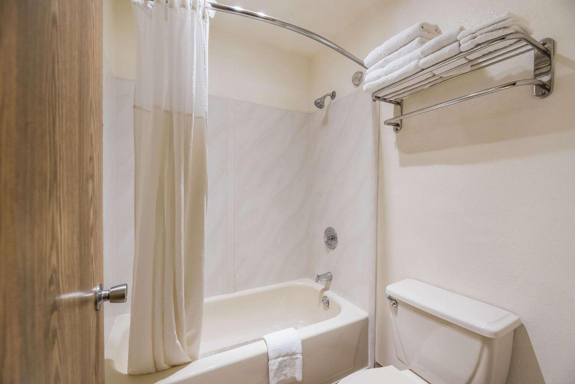 Quality Inn Near Fort Hunter Liggett photo 28