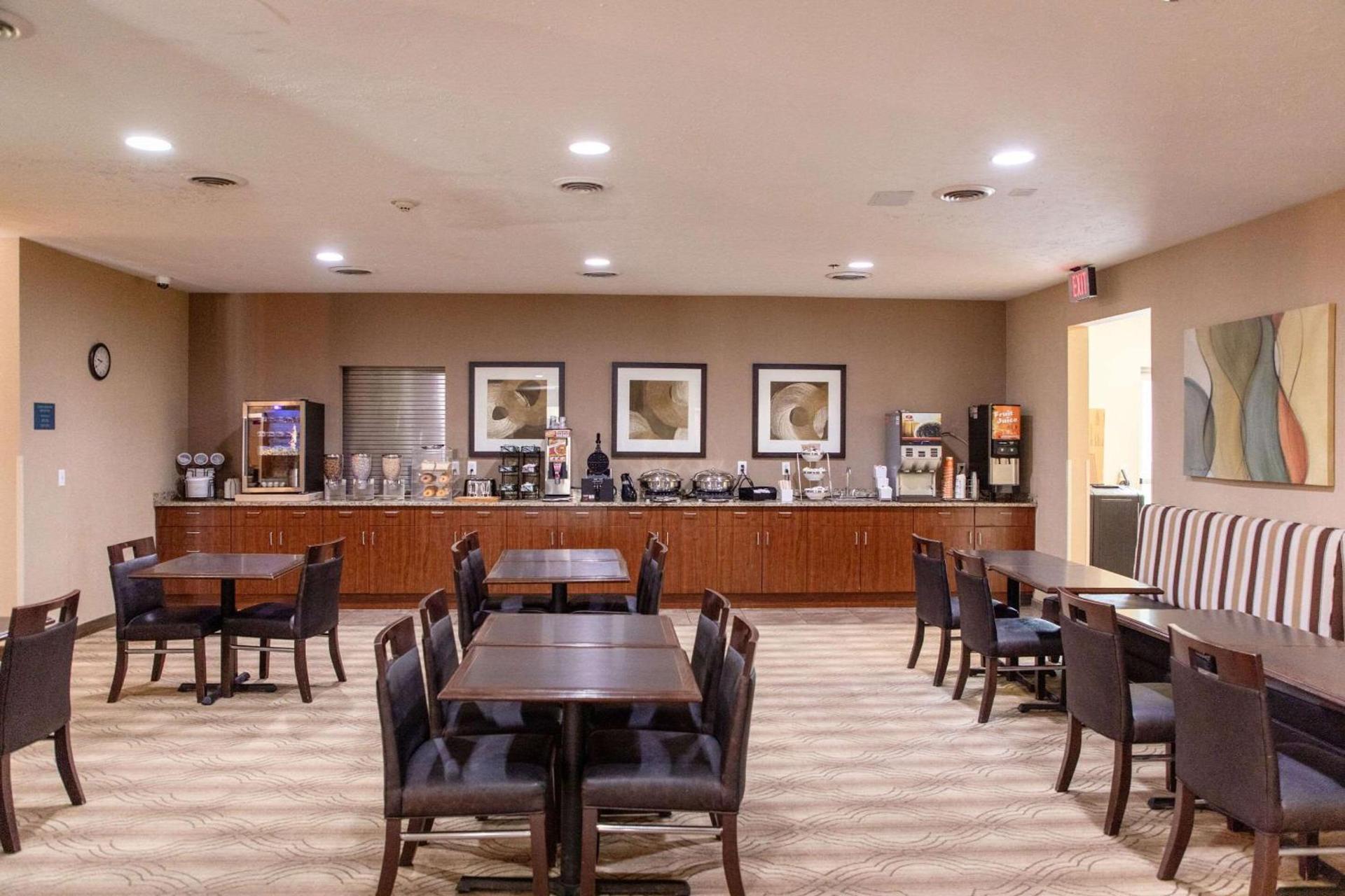MainStay Suites Fargo - I-94 Medical Center photo 40