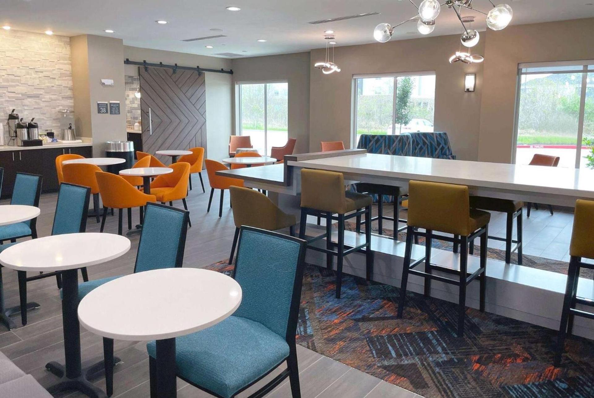 La Quinta Inn & Suites by Wyndham Sulphur Lake Charles photo 5