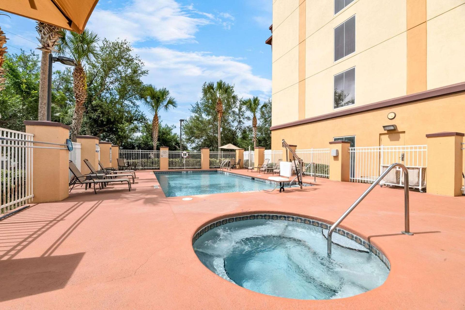 Comfort Suites Orlando Airport photo 12