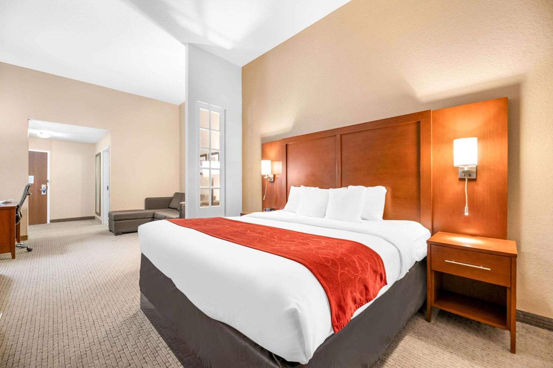 Comfort Suites Orlando Airport photo 8