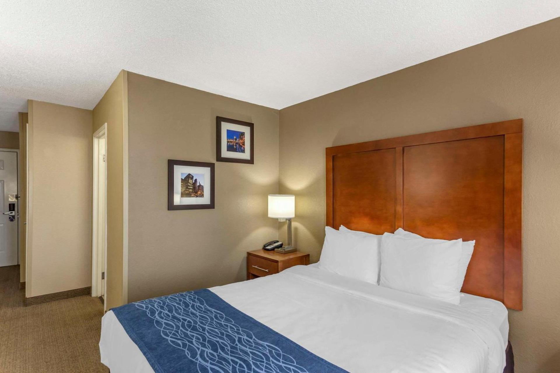 Comfort Inn Gurnee near Six Flags photo 7